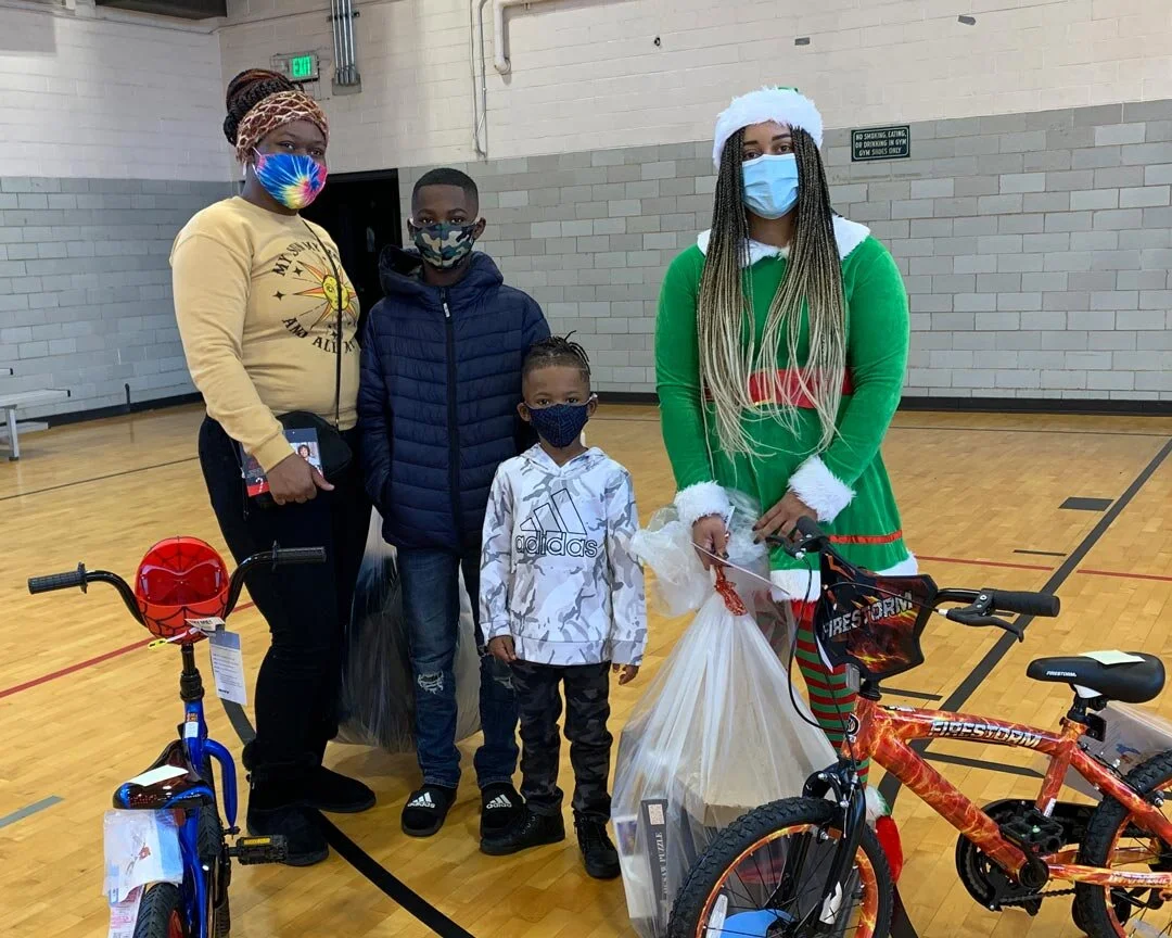 Councilor Smitherman at Christmas event