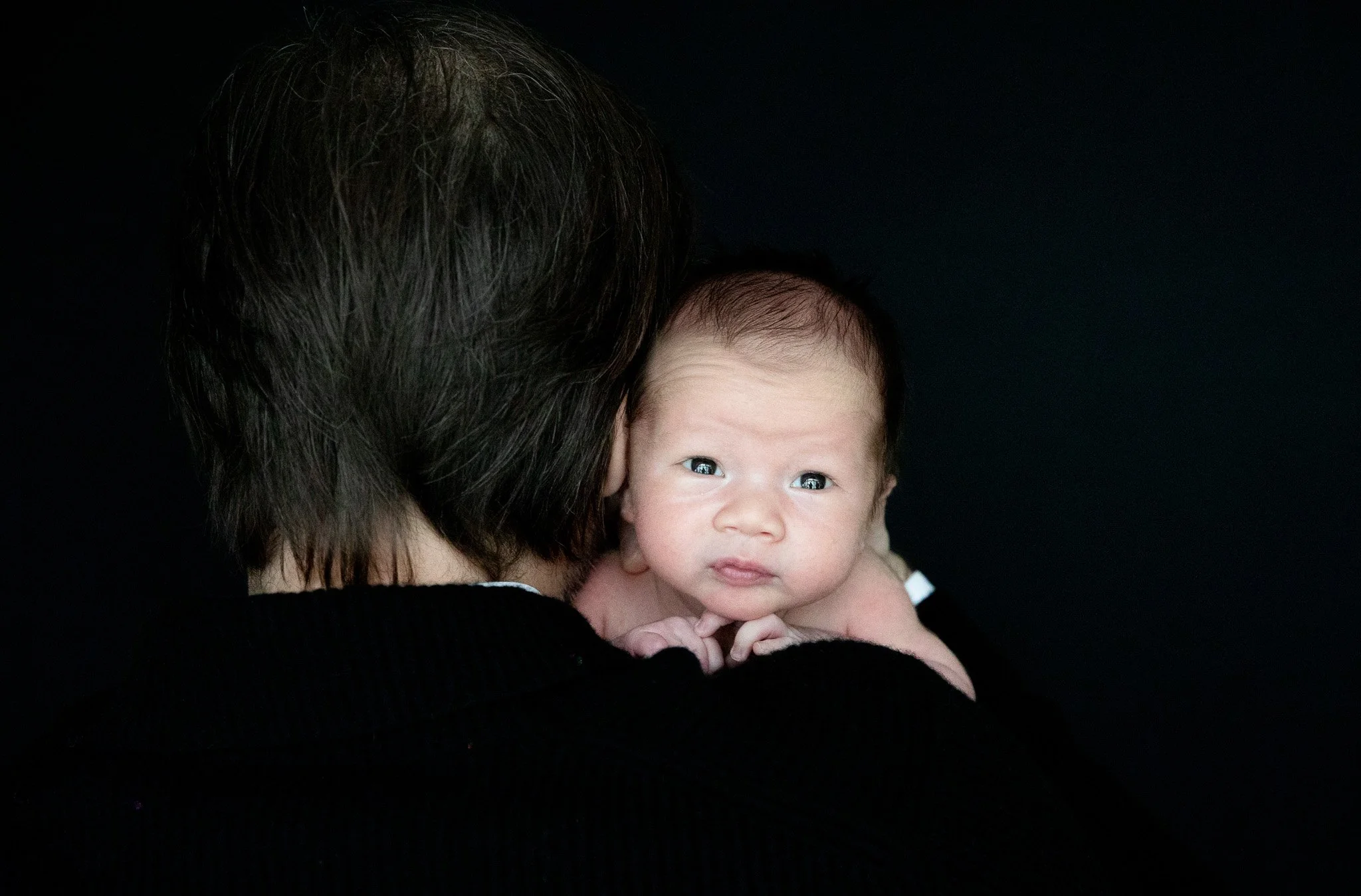 Snuggle Pix Family Photographer | Newborn baby boy on Daddy's shoulder | Noosa | Sunshine Coast | Brisbane.jpg