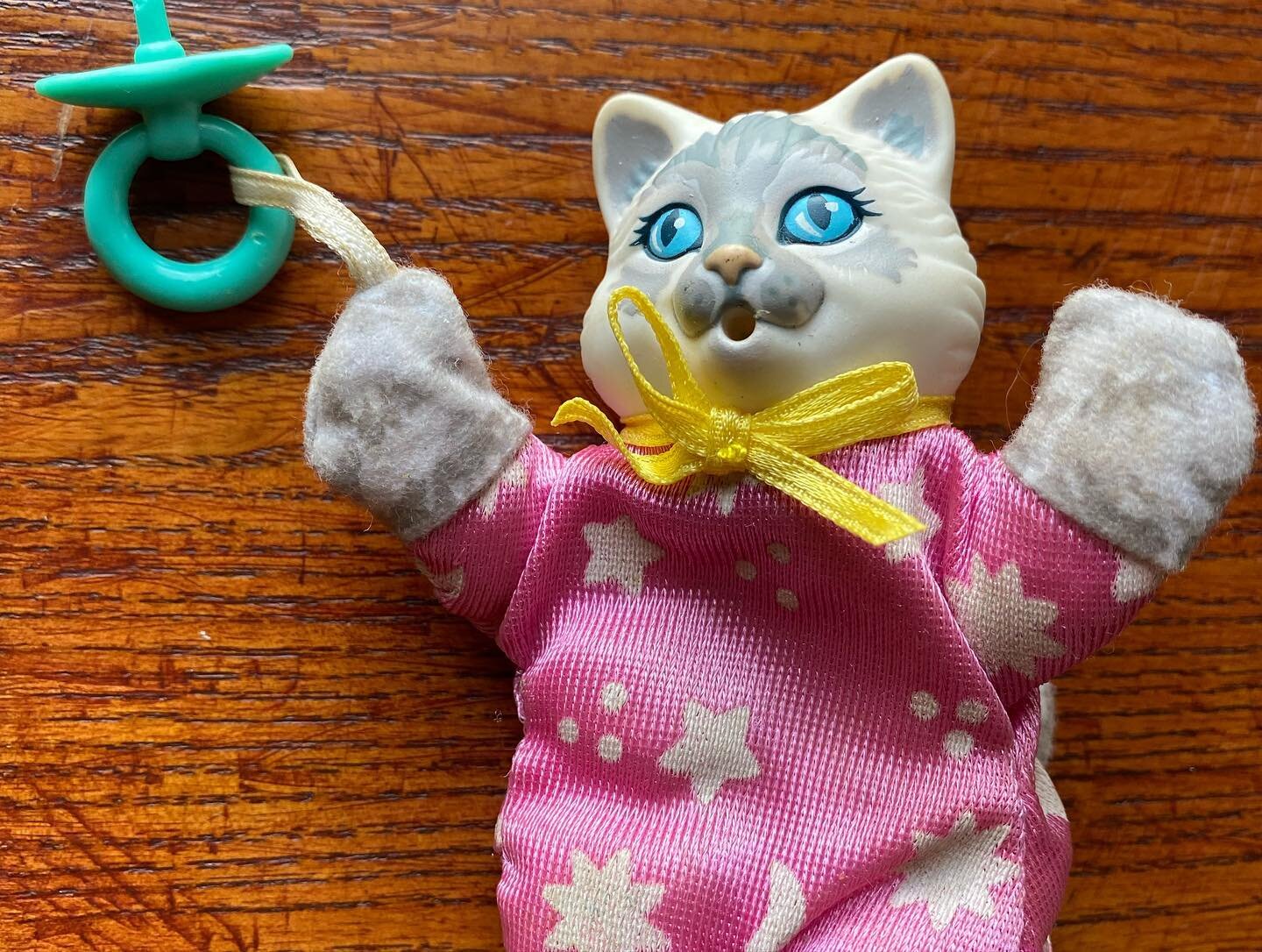 📣 S o l d 😽 Sleep N Surprise Kitty | It&rsquo;s a Girl 1992 Hasbro 

Visit our Etsy shop for other unique + vintage finds 🪩