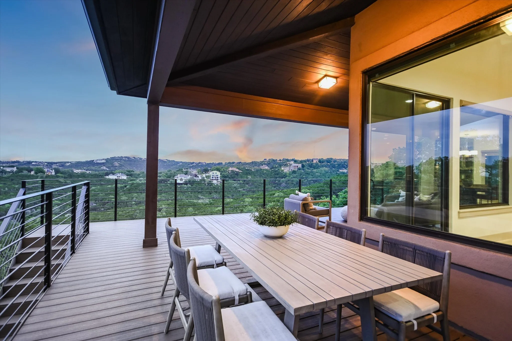 21-Deck Dining.jpg