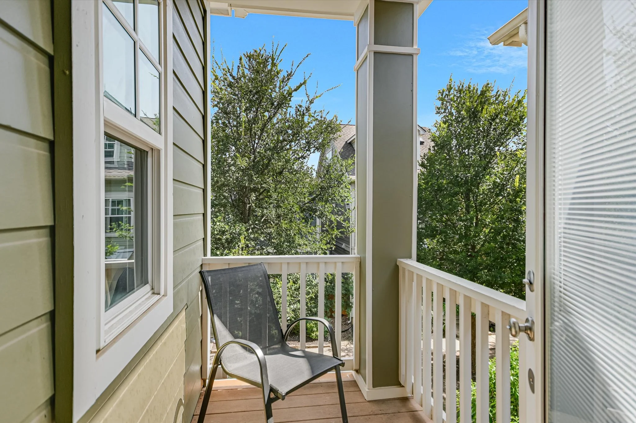 04-Balcony Deck.jpg