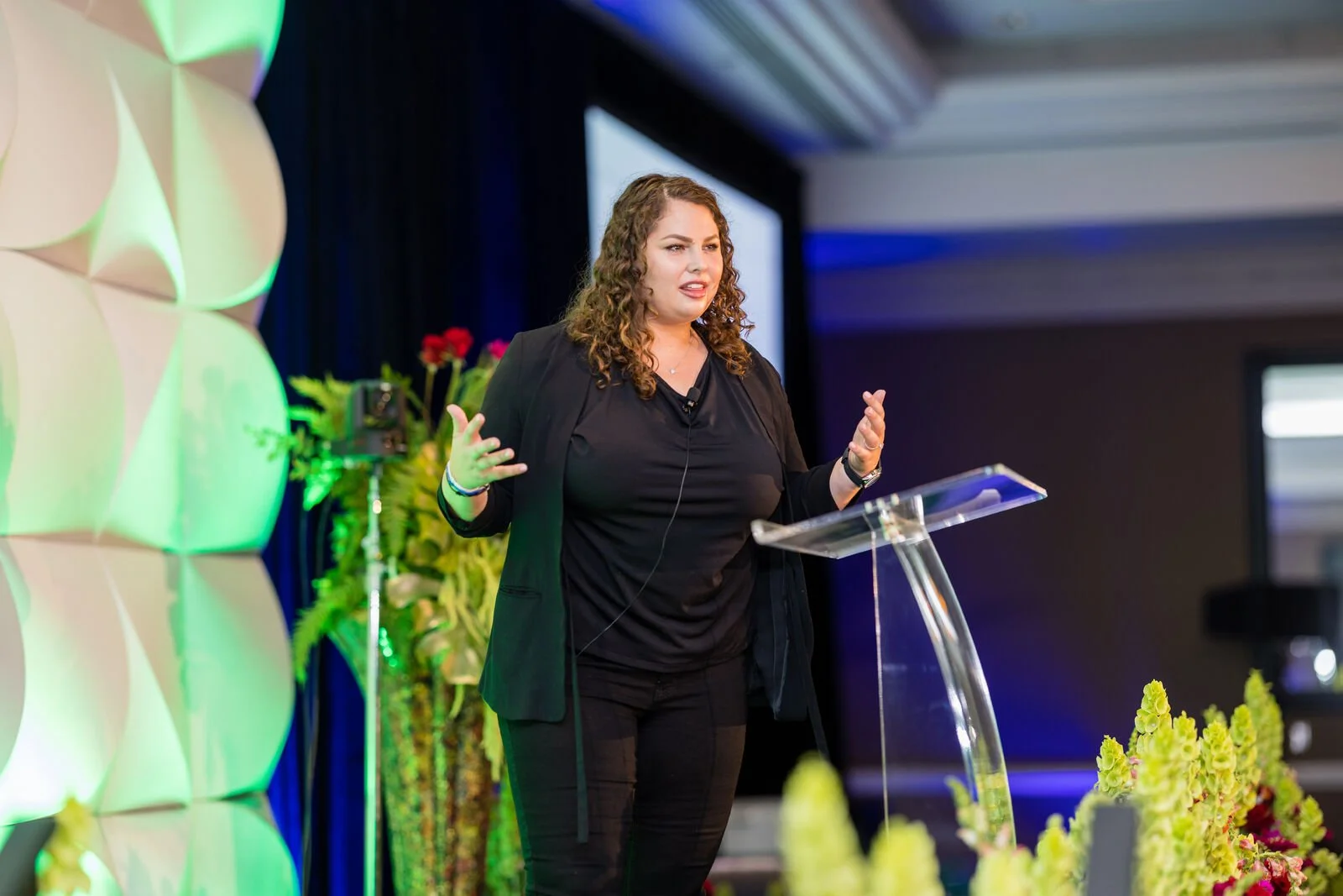 ilana grines speaking at DMK