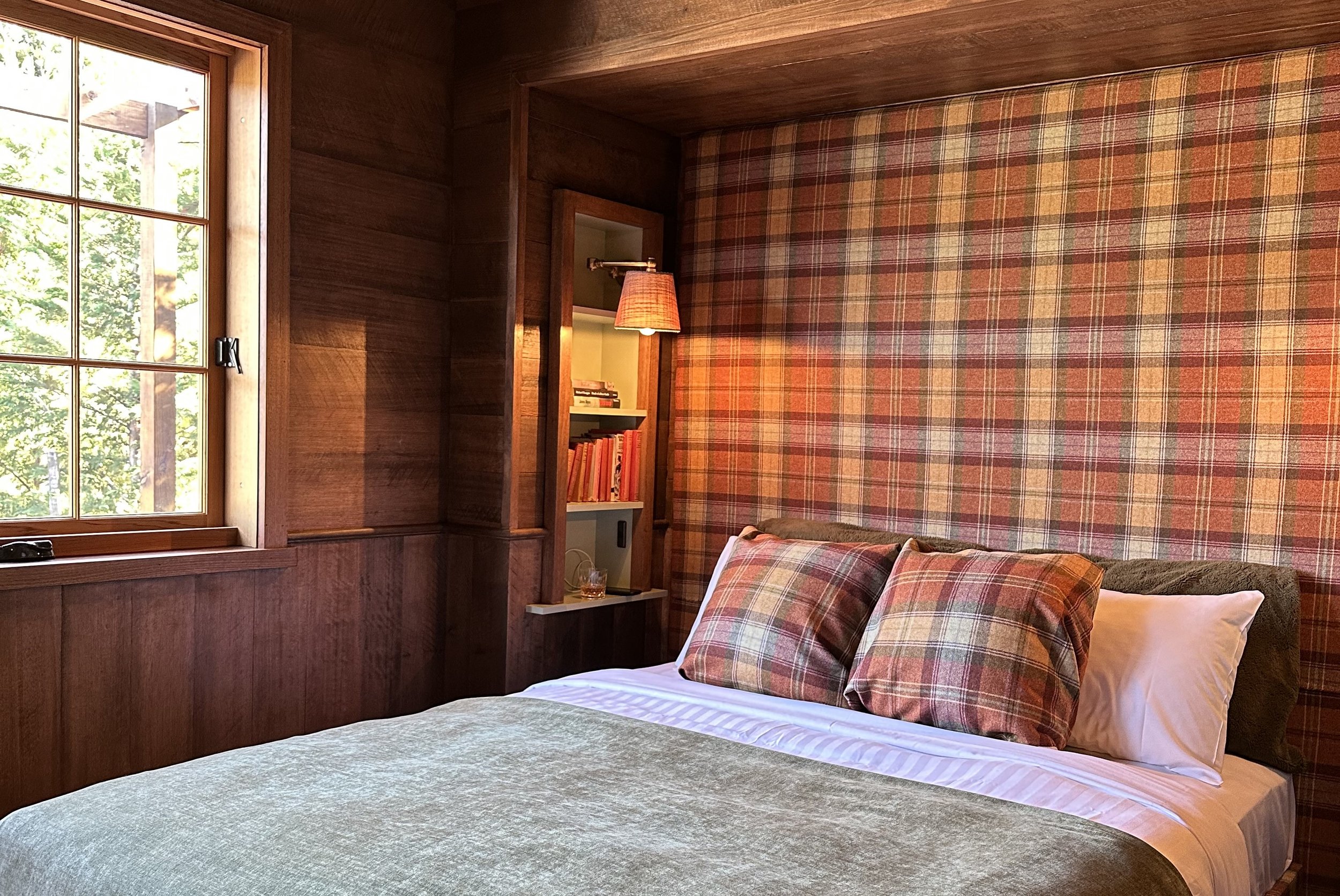 Warm cosy bed in Maud's Cottage
