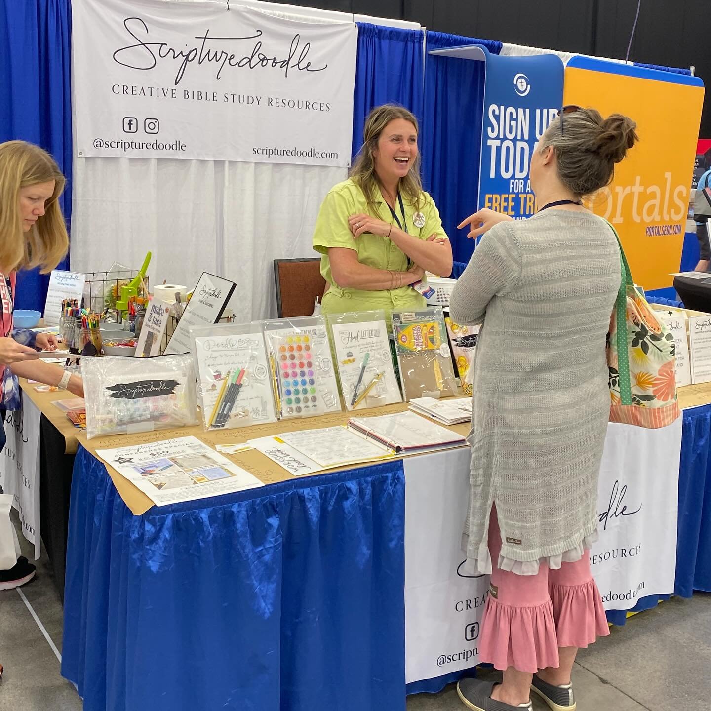 Just smiling about all the great people we&rsquo;ve met this weekend! 😆 

Interested in our resources for your homeschool journey? Check out our 4 CLASS BUNDLE on our website. Available through Sunday night!