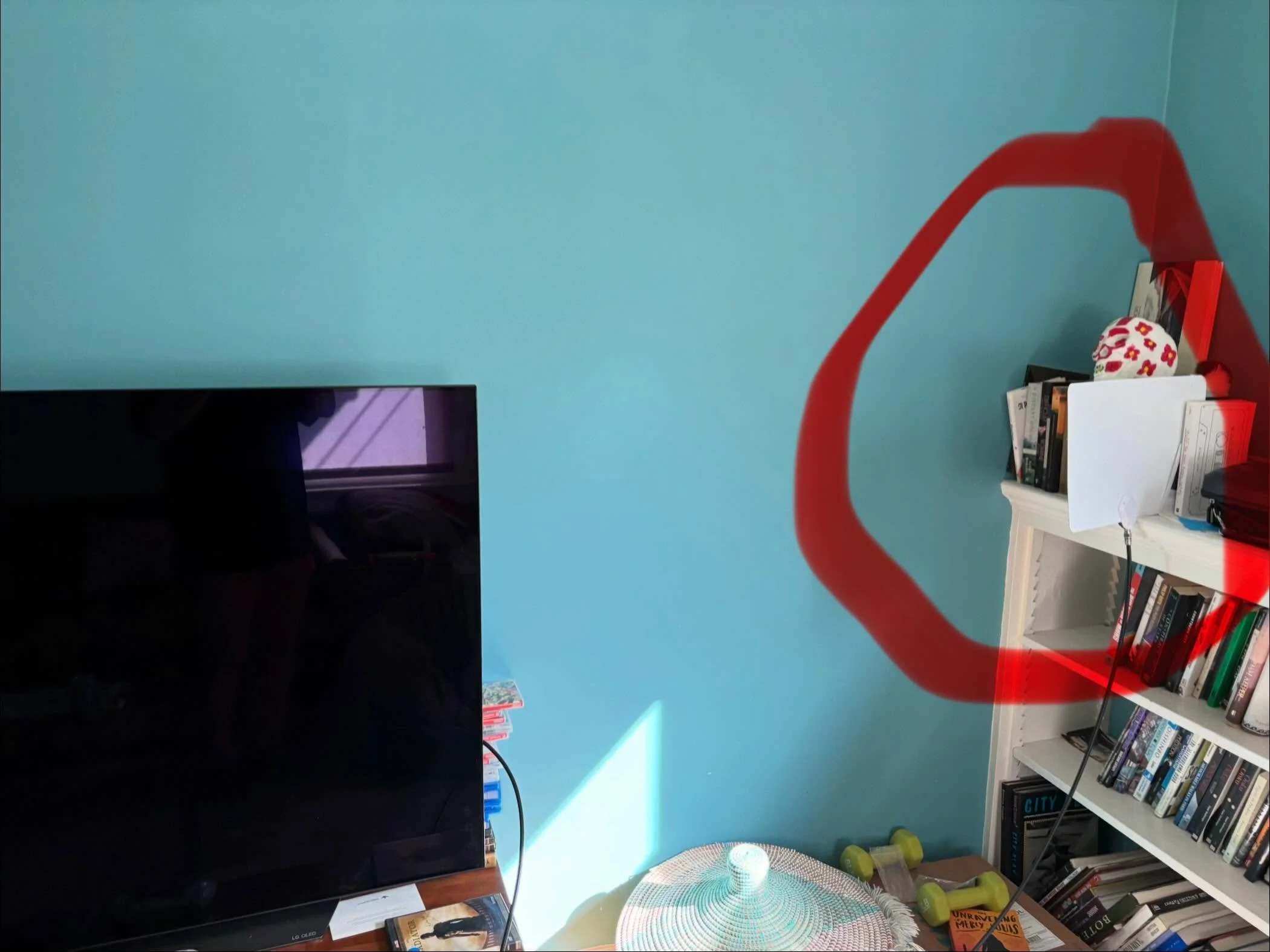son: &ldquo;so how does broadcast tv work? How do you pay for it ?&rdquo; I bought this ugly antenna to watch the Knicks and the World Cup.  It might be a decade since I watched broadcast.  I might have to stand on my roof to get a signal.