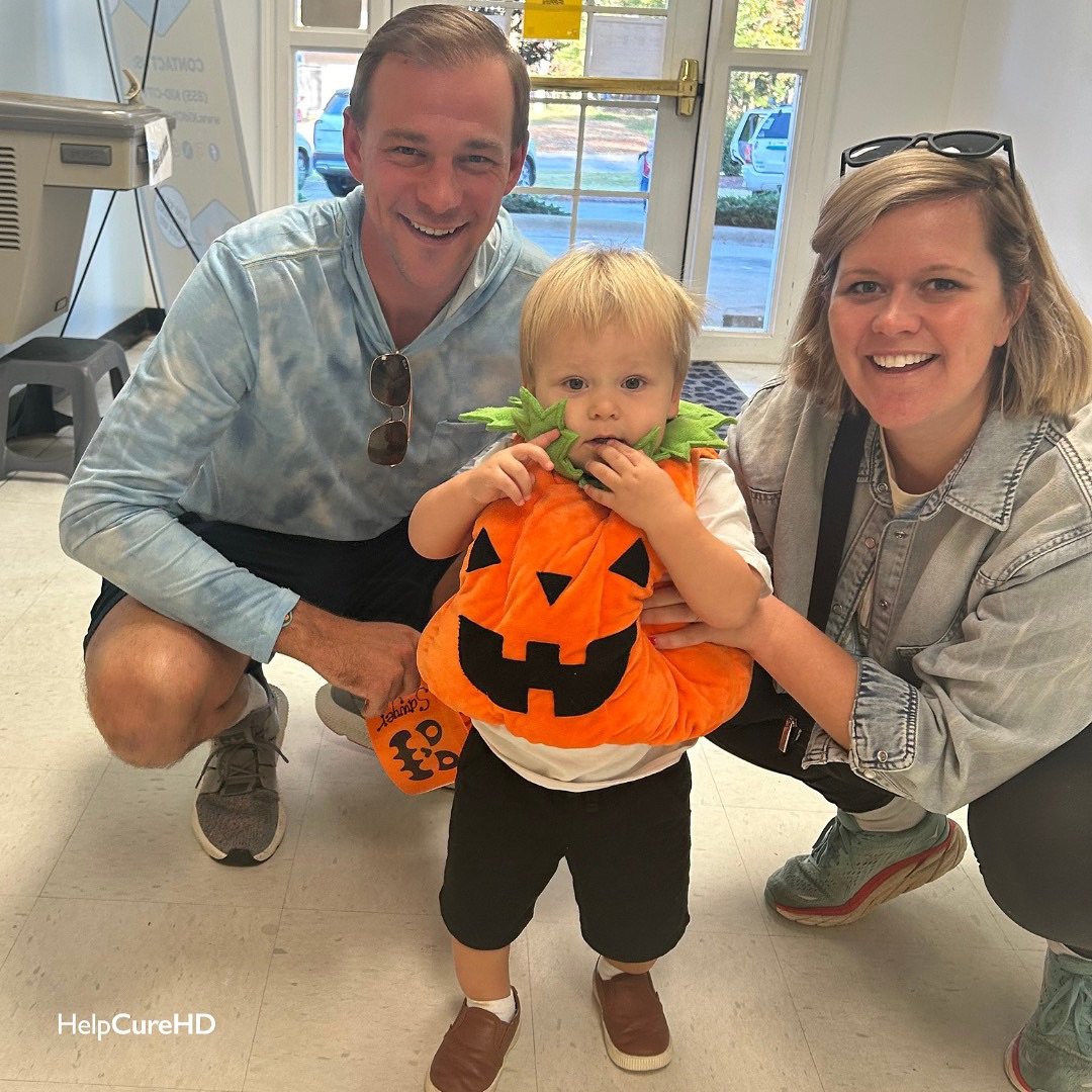 Celebrating fall fun with one of our HelpCureHD families! 🍁🧡