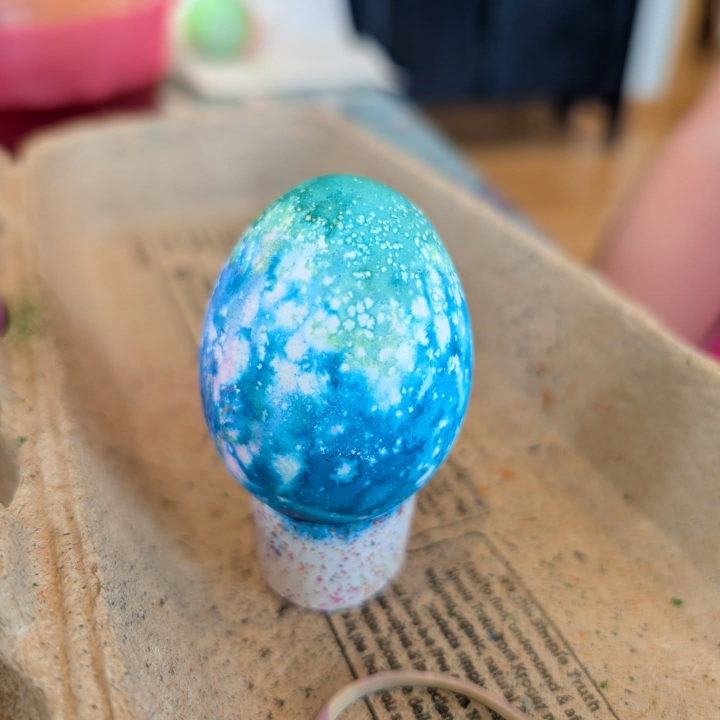 Had a great session of egg dyeing todayπ₯this is one of our favorite traditions, and today we splurged on some clearance kits at the grocery. The most successful was an airbrush marker kit (1, 2) that left gorgeous effects. Dinner menu this week: Cob