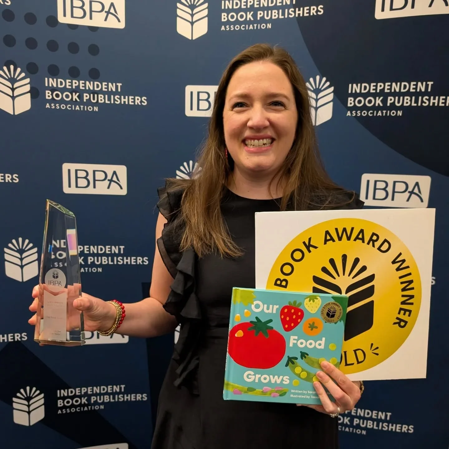 What a night!! Our Food Grows was honored with the 2026 IBPA Book Award! So much fun to celebrate. Big thanks to @tessagibbscreative, @thecollectivebookstudio , and @ibpalovesindies. And thanks to my friend @katiegru for joining me in Portland.