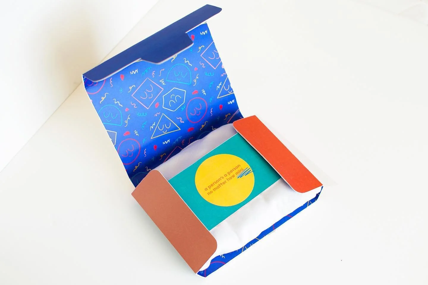 Miniem - an honest, minimal and playful baby company. I loved designing and creating this make believe brand and its packaging. Accessible, basic pack of onesies... but make it cute. I wanted this to be something easy you can grab off the shelf, but 