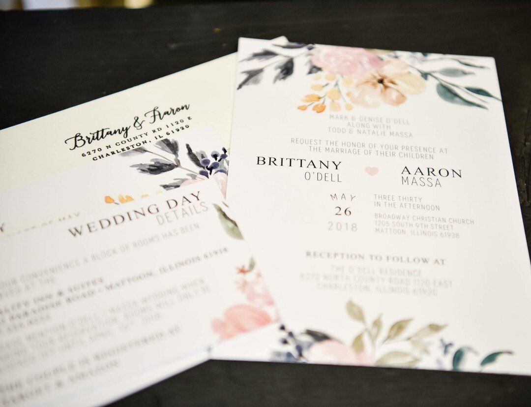 Throwing it back to this sweet summer wedding. Every detail was perfect about it. Brittany let me bring life to her wedding stationary dreams. 

#graphicdesigner #photographer #creativedesigner #artist #adobe #fonts #typography #designsbylaciedague #