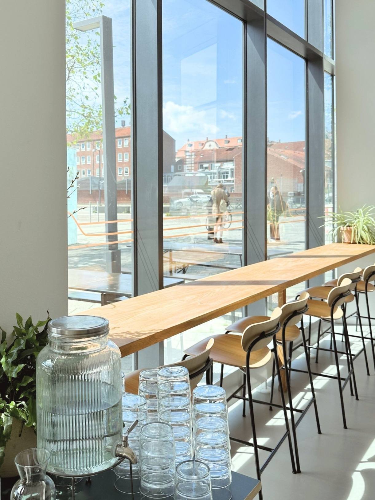 YO ISLANDS BRYGGE cafe.jpg