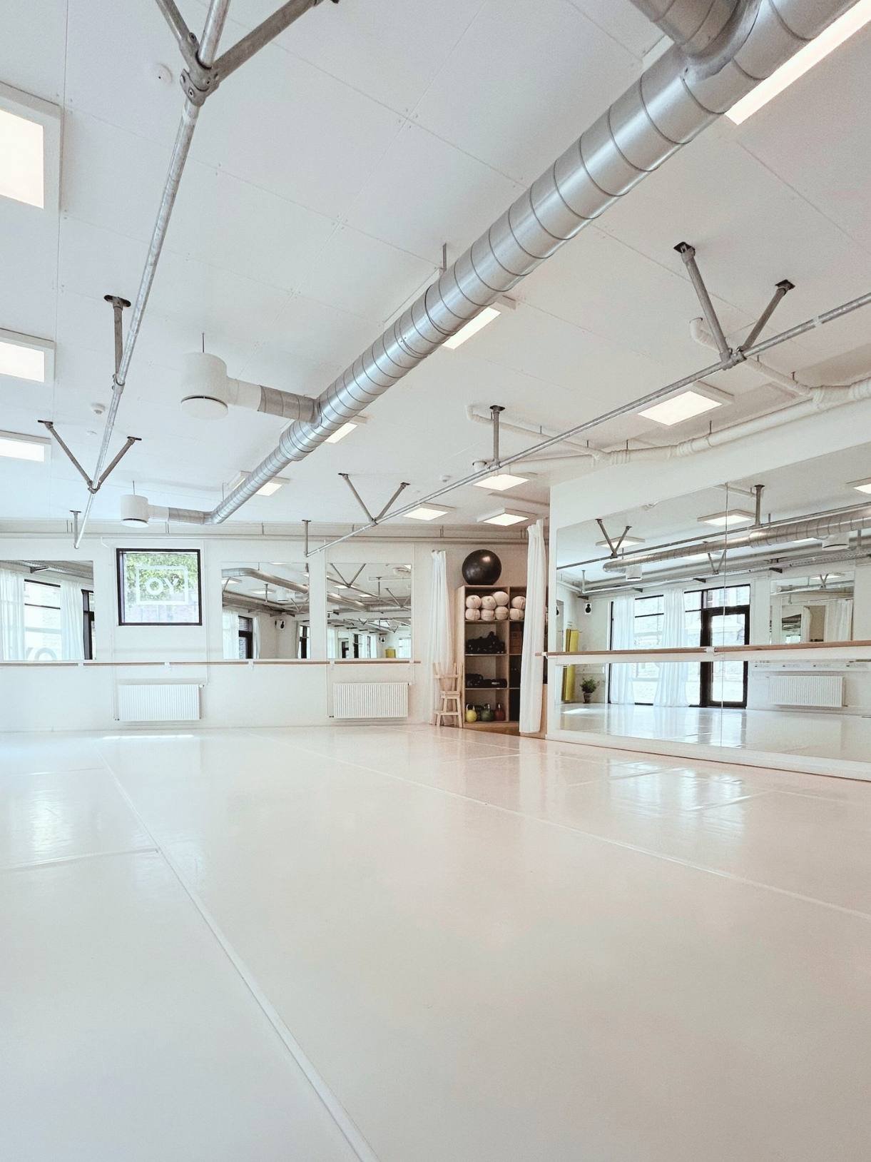 YO CARLSBERG BYEN dance studio.jpg