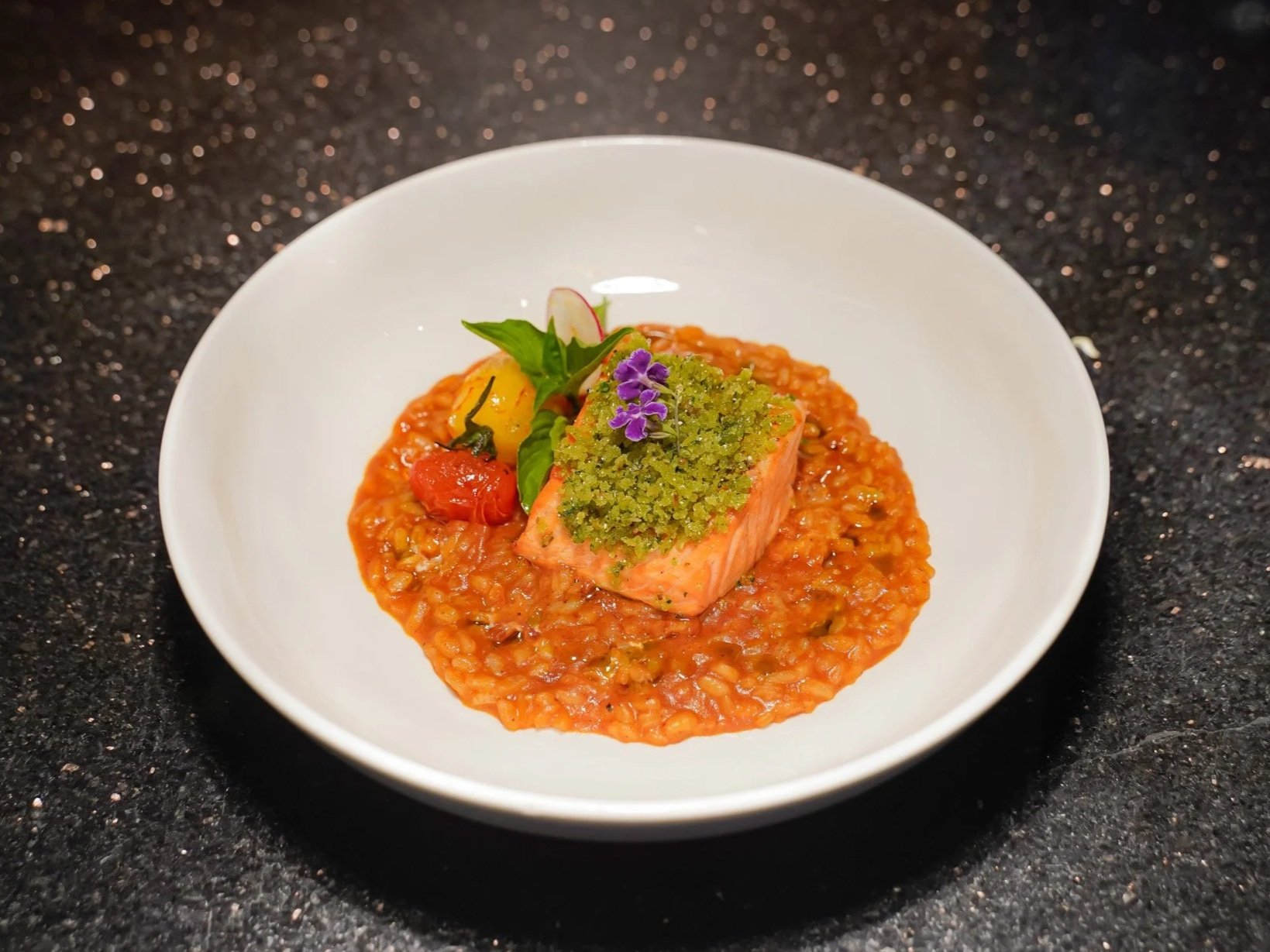 Risotto Tom Yum Aroma
Baked Salmon & Thai Herb Crust

Ризотто с ароматом том ям
Запечённый лосось с корочкой из тайских трав