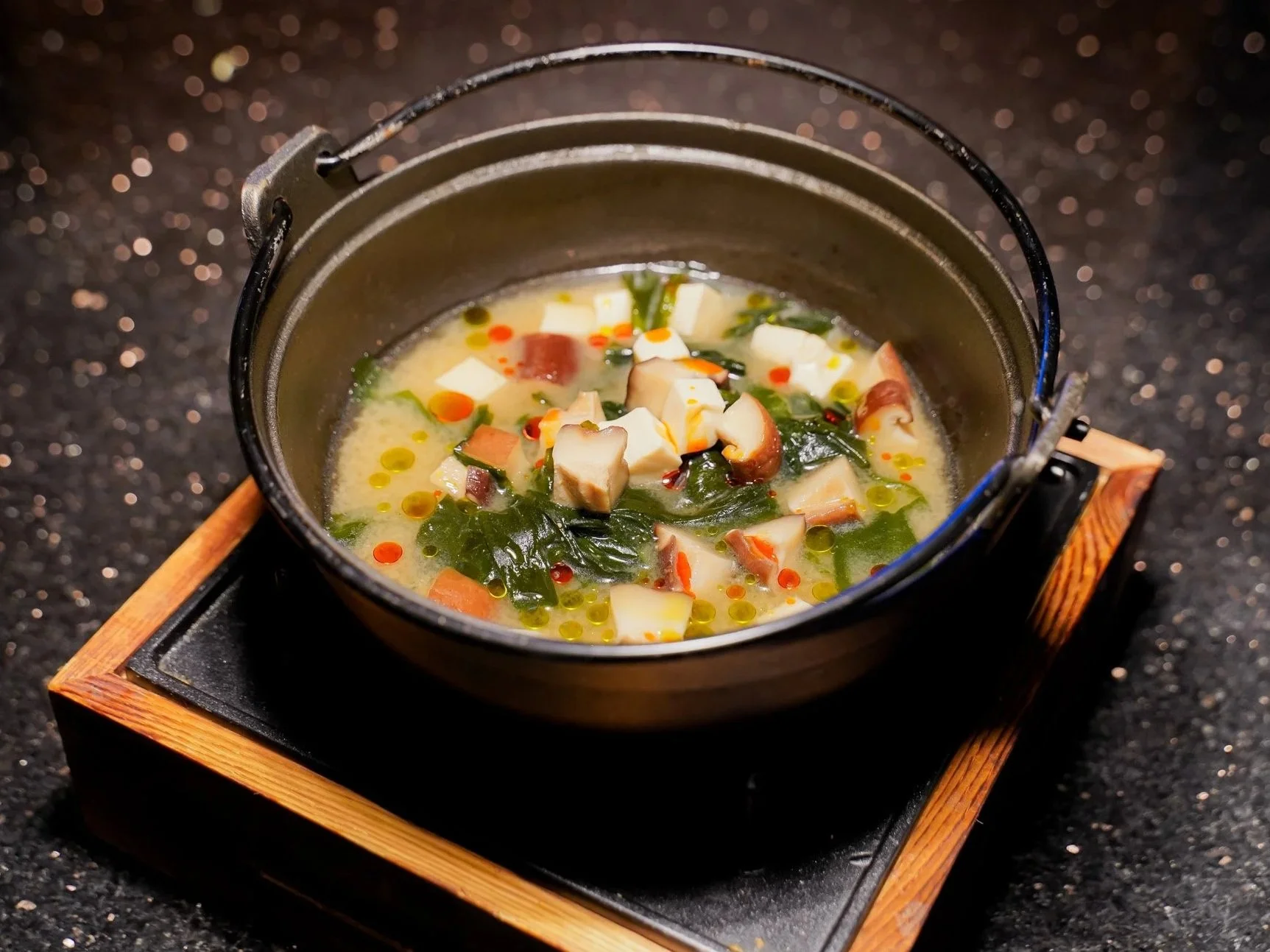 Homemade Kombu Miso, Kinu Tofu and Shiitake Mushrooms Soup
Нежный суп с домашним комбу мисо, тофу кину и грибами шиитаке