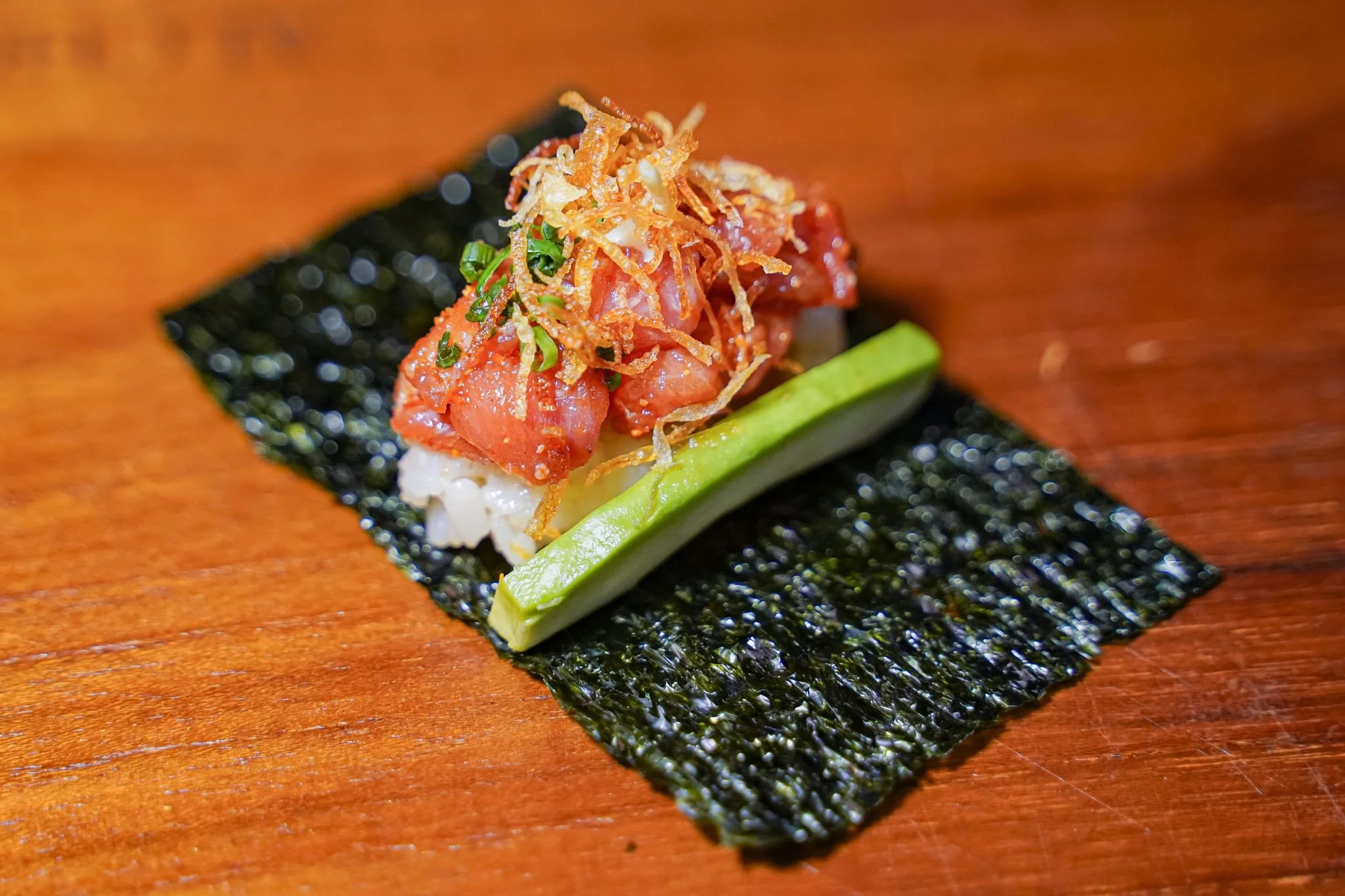 Spicy Chutoro Tartare With Spring Onion & Avocado  
Острый тартар из чу-торо с зелёным луком и авокадо