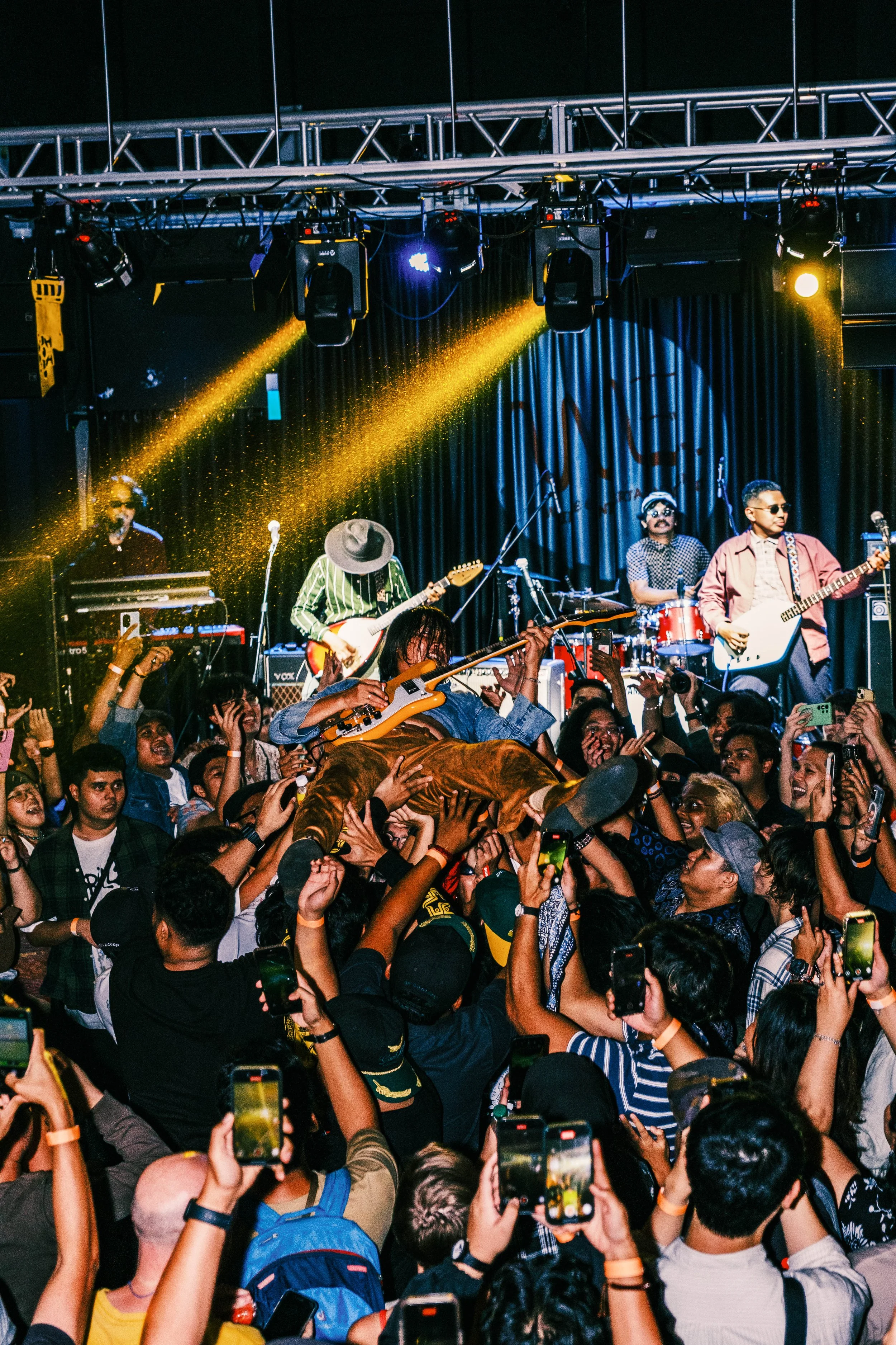 The Pantuas: Malam Minggu di Singapura