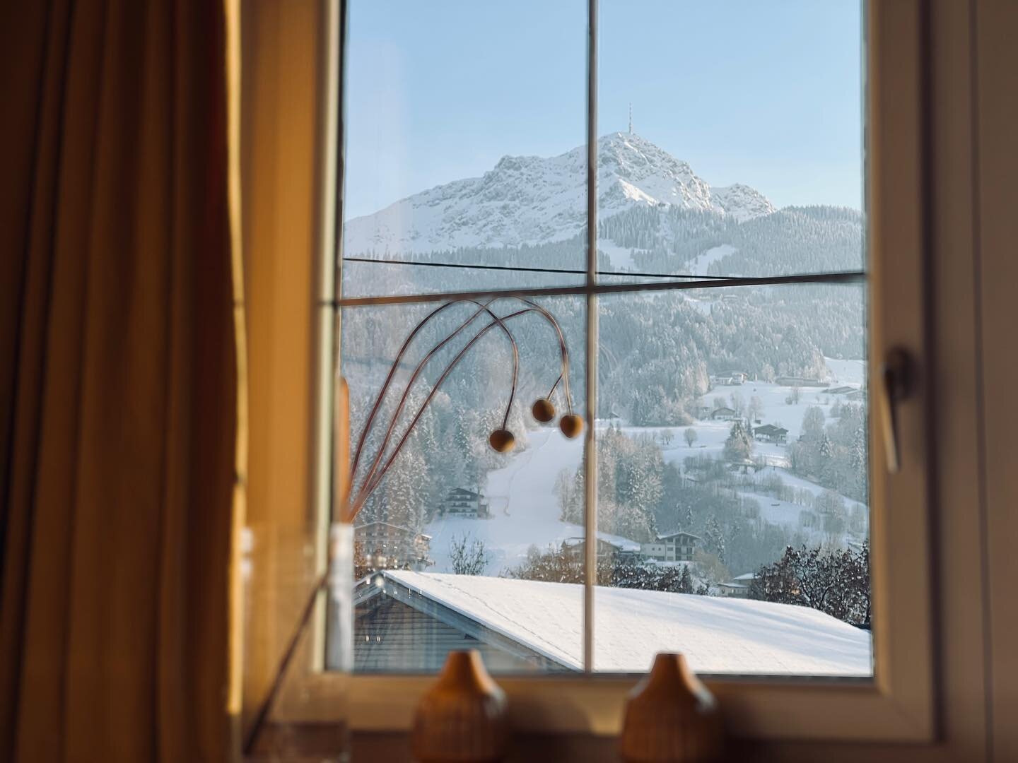 Winter View ❄️ #kitzb&uuml;hleralpen #kitzb&uuml;helerhorn #visittirol #bergurlaub #skiurlaub #alpinmoments #skihotels
