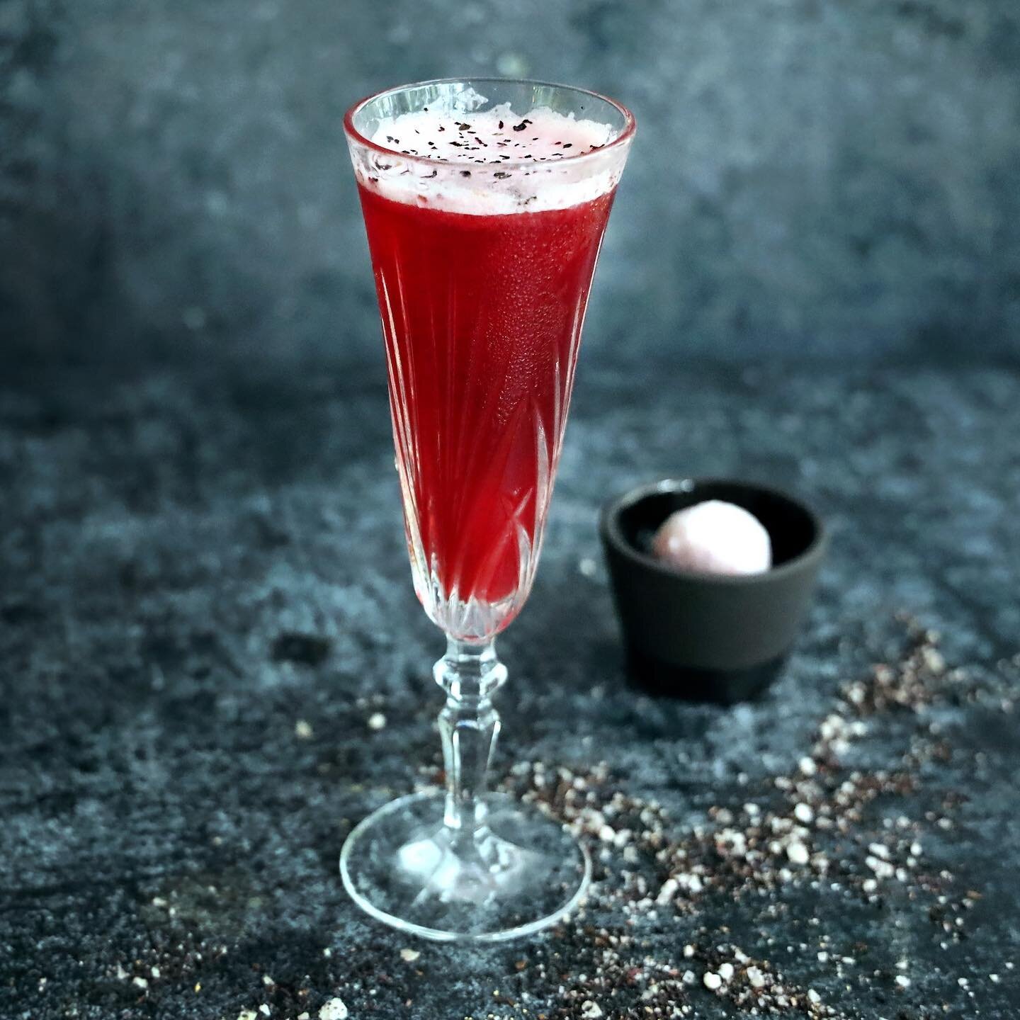 A creation combined with ingredients of different tones of red, including Kyr&ouml; Pink Gin, Strawberry Syrup and Cabernet Sauvignon. A colour associated with various meanings such as love, passion and strength.

Taste with confidence, the 𝟓𝟎 𝐒𝐡