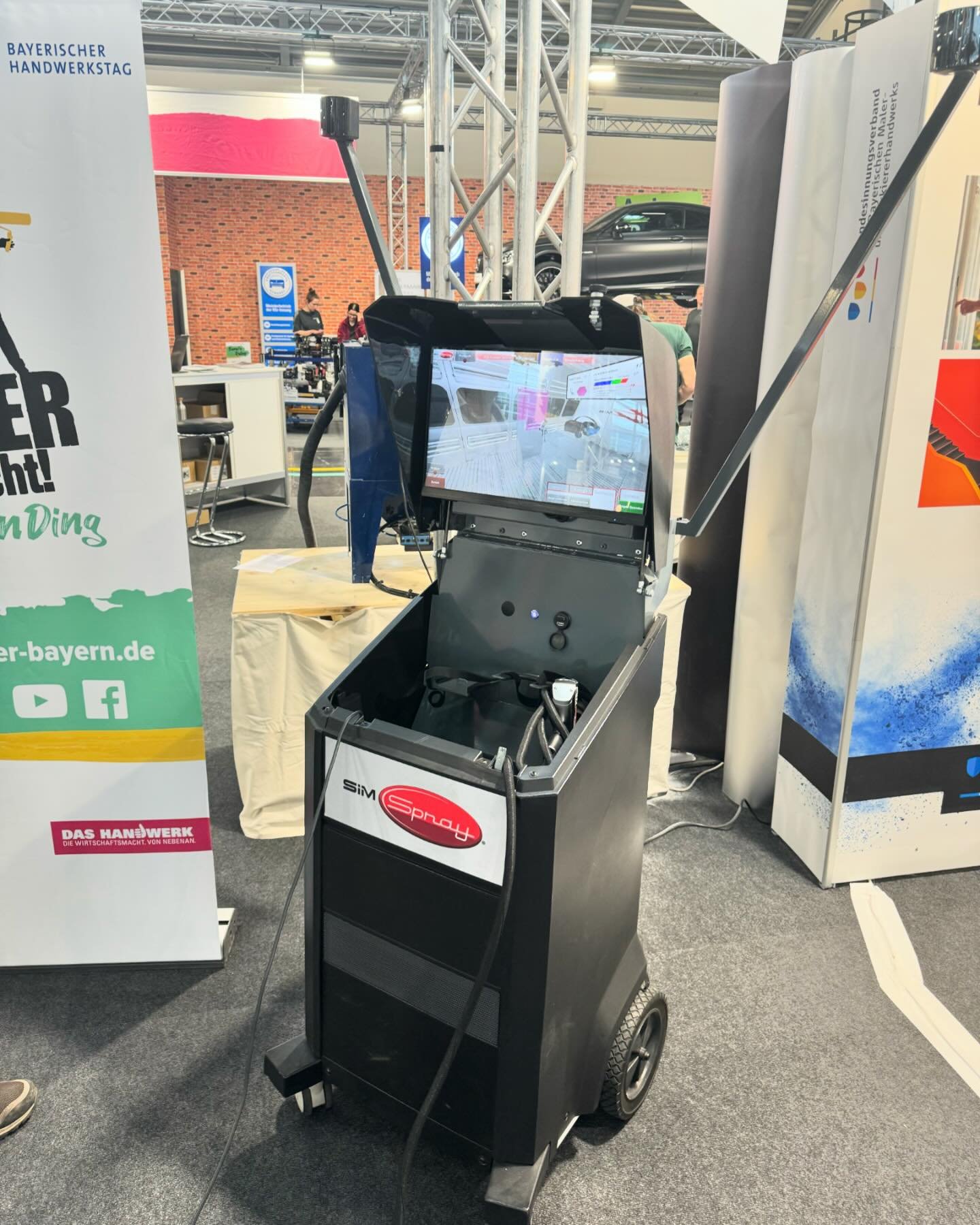 &bdquo;SimSpray VR Lackier-Simulator&ldquo;

SimSpray, der weltweit meist eingesetzte VR Lackiersimulator, ist f&uuml;r Fahrzeuglackierer sowie f&uuml;r Maler und Lackierer bestens geeignet. Hiermit lassen sich g&auml;ngige Lackierprozesse wie u.a. H