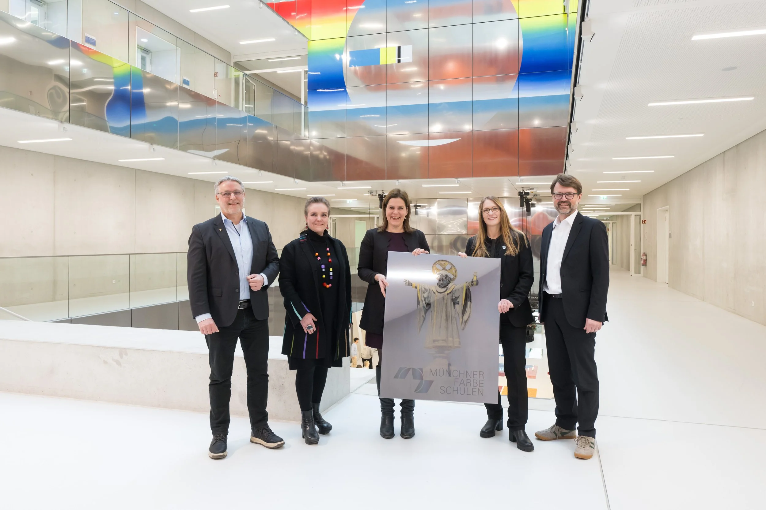 Neuer Standort eröffnet: Einweihungsfeier der Münchner Farbe Schulen. 