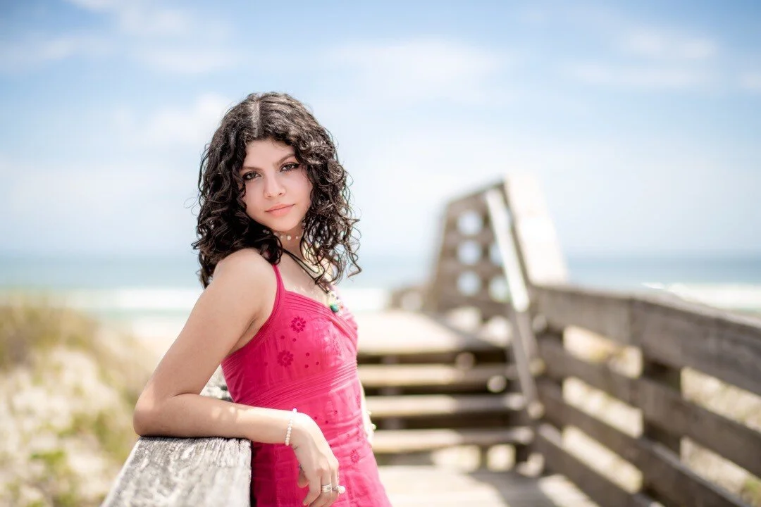 Looking forward to the weekend like .... ☀️ 💃🏼 😎

Super gorgeous girl!  A little behind the scenes on this photo.  My friend is in town that I haven&rsquo;t seen in over 20 years and her daughter wants portraits but this is the only time we have. 