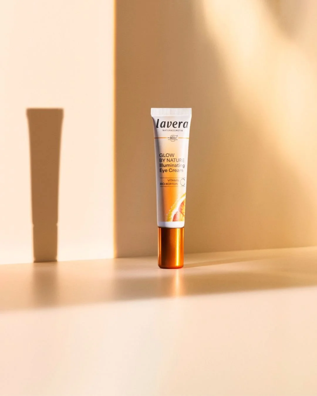 Our new Illuminating Eye Cream blends powerhouse vitamin C with organic caffeine to refresh, firm, and visibly reduce puffiness. Say goodbye to tired eyes&mdash;and hello to your daily wow of radiance.

#laverauk #natural #organic #naturalskincare #o