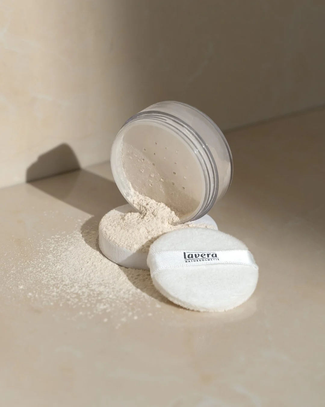 This weightless, Invisible Finish Loose Powder sets your look, mattifies oily skin, and smooths the appearance of pores &mdash; all with a silky, flawless finish.

#laverauk #natural #organic #naturalmakeup #organicmakeup #crueltyfree #vegan #cruelty
