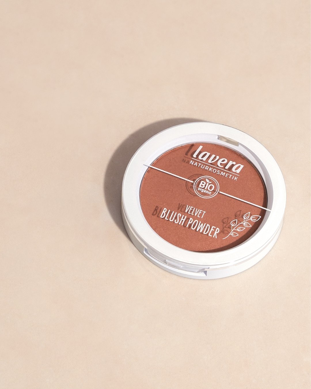 Our Velvet Blush Powder delivers an instant, long-lasting flush with a silky-smooth finish. Buildable, blendable, and made with mineral color pigments for a look that&rsquo;s as soft or as vibrant as you like.

#laverauk #natural #organic #naturalmak