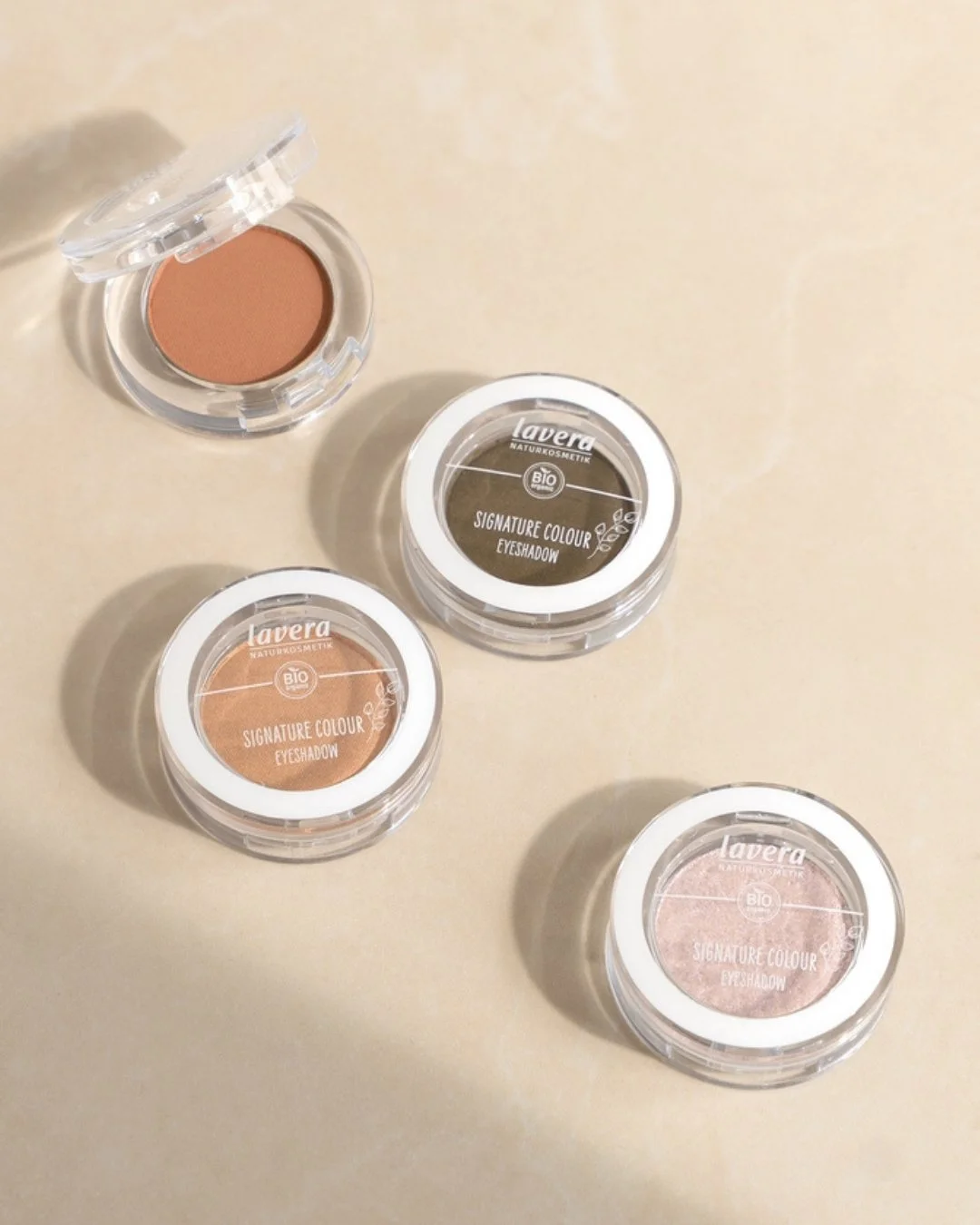 Create stunning looks this Christmas with the Signature Colour Eyeshadows. With their creamy texture, the highly pigmented eyeshadows are easy to apply and seamlessly blend, without settling in the crease.

#laverauk #natural #organic #naturalmakeup 