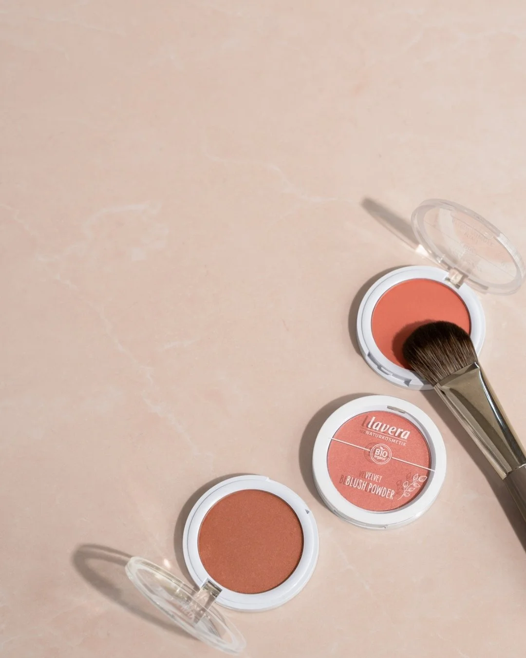 Short days, tired skin? ✨ A sweep of our Velvet Blush Powder is the quickest way to wake up your complexion during the winter. 

#laverauk #natural #organic #naturalmakeup #organicmakeup #velvetblushpowder #laveramakeup #naturalglow #freshcomplexion 