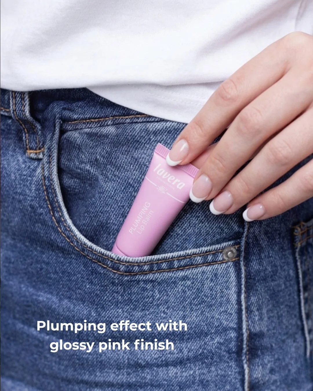 Our Plumping Lip Balm is enriched with plant peptides, which stimulate the natural production of collagen, while organic peony soothes and protects your lips.

The finishing touch? A rosy glossy finish, without sticky effect to reveal your natural gl