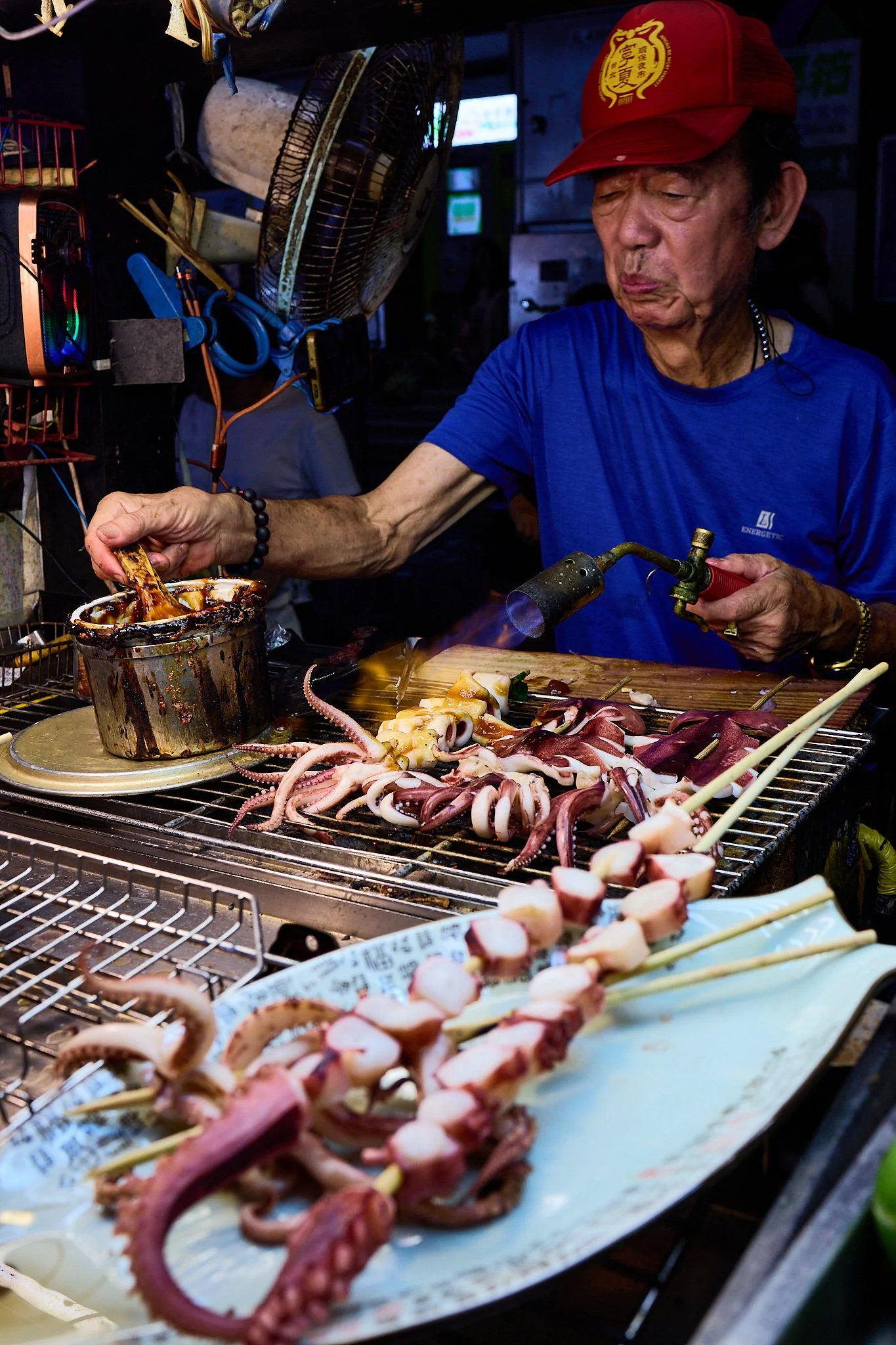 yone-street-photographer-ningxia-night-market-taipei.jpg