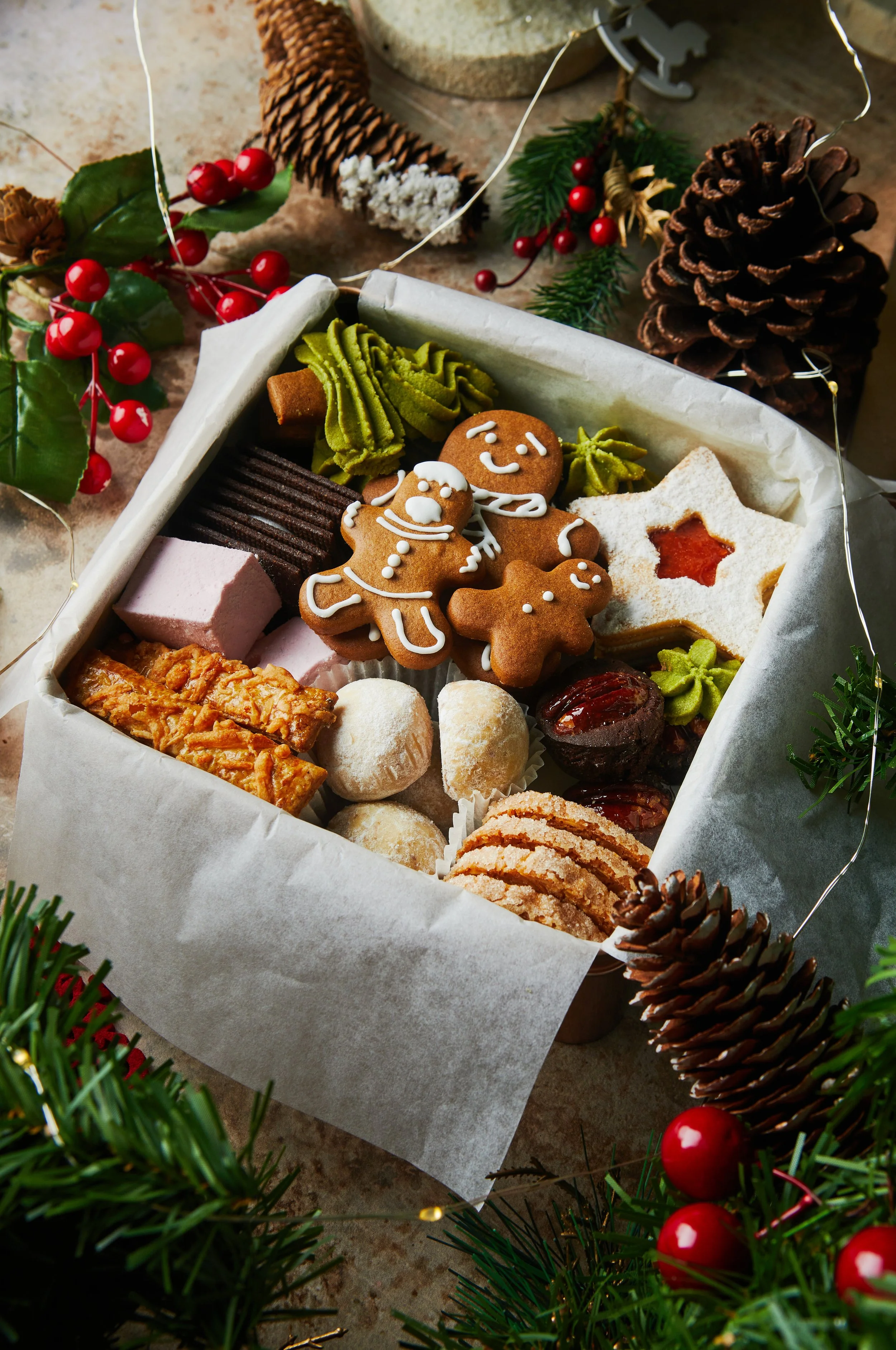yone-food-photographer-christmas-cookie-box.jpg