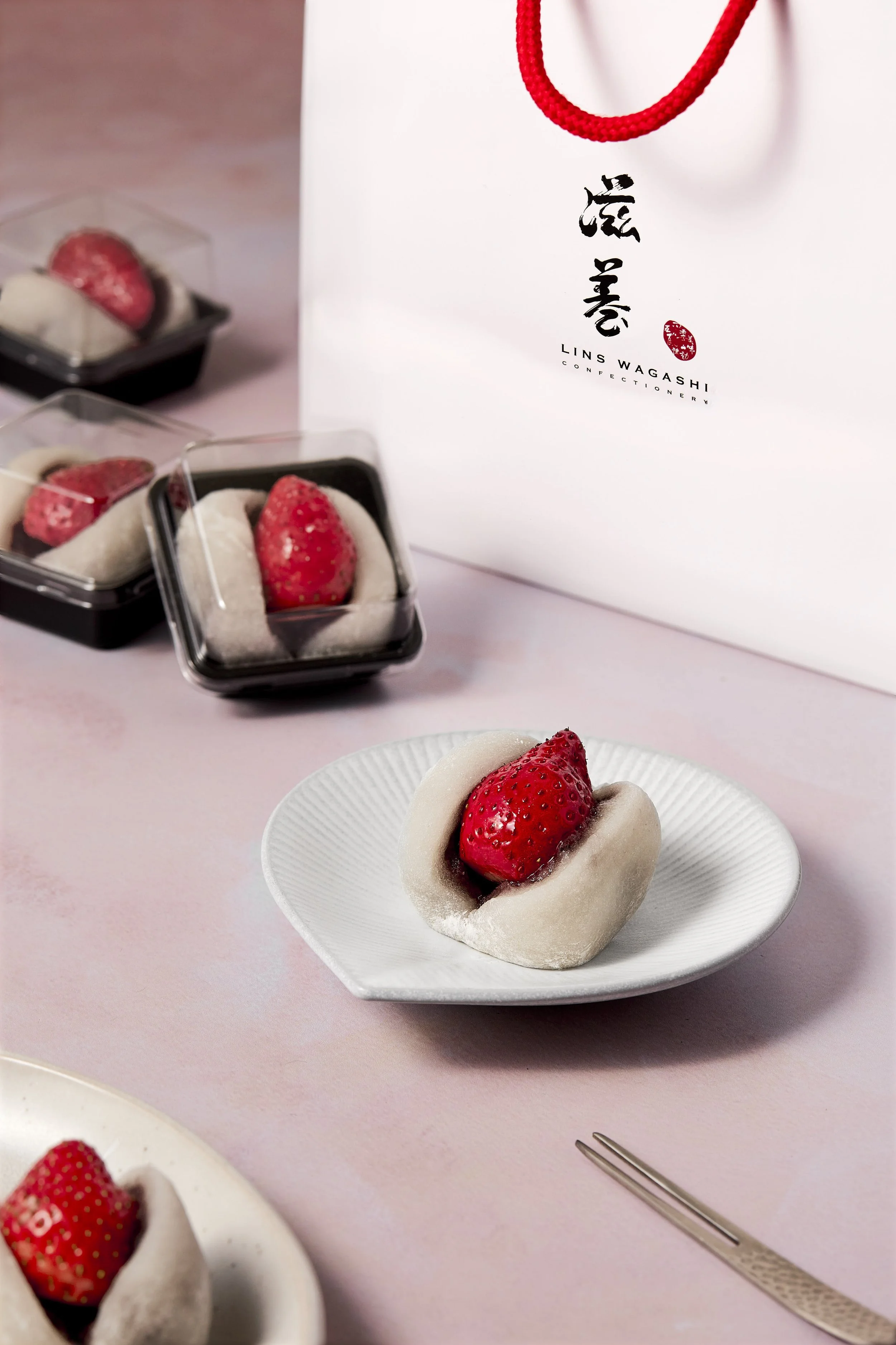 yone-taipei-food-photographer-strawberry-mochi.jpg