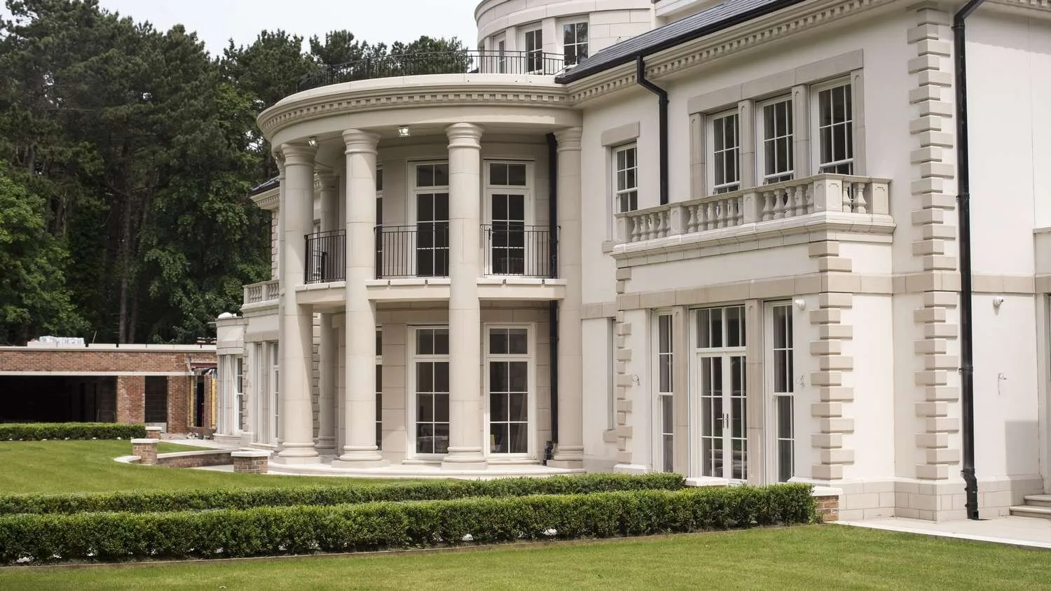 Award Winning Bygone Symphony Windows Complement Imposing Palladian Mansion – Firwood Estate