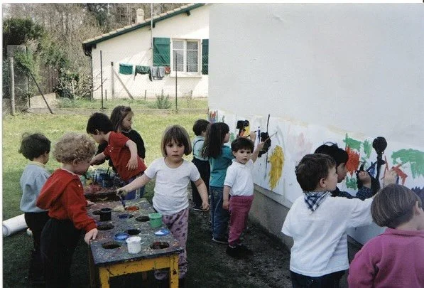 🌈Hona hemen 1975 eta 1990 arteko artxiboetako argazki batzuk. Ezagutzen al duzu norbeit ? Bizi ezazu oroitzapen zoragarri horiek berriro! Abenduaren 6an ikusiko dugu elkar ikastolaren 50. urteurrenerako.

🌈Voici quelques archives entre 1975-1990
Re