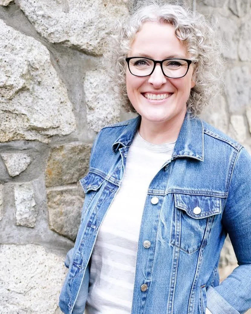#WomenCrushWednesday 
.
.
.
Meet Gillian! Mama, entrepreneur, author, community leader and founder of @momcamplife and the Mom Camp: Around the Campfire Podcast. She empowers Mamas like us to put ourselves on the top of our to-do list! We were so hon