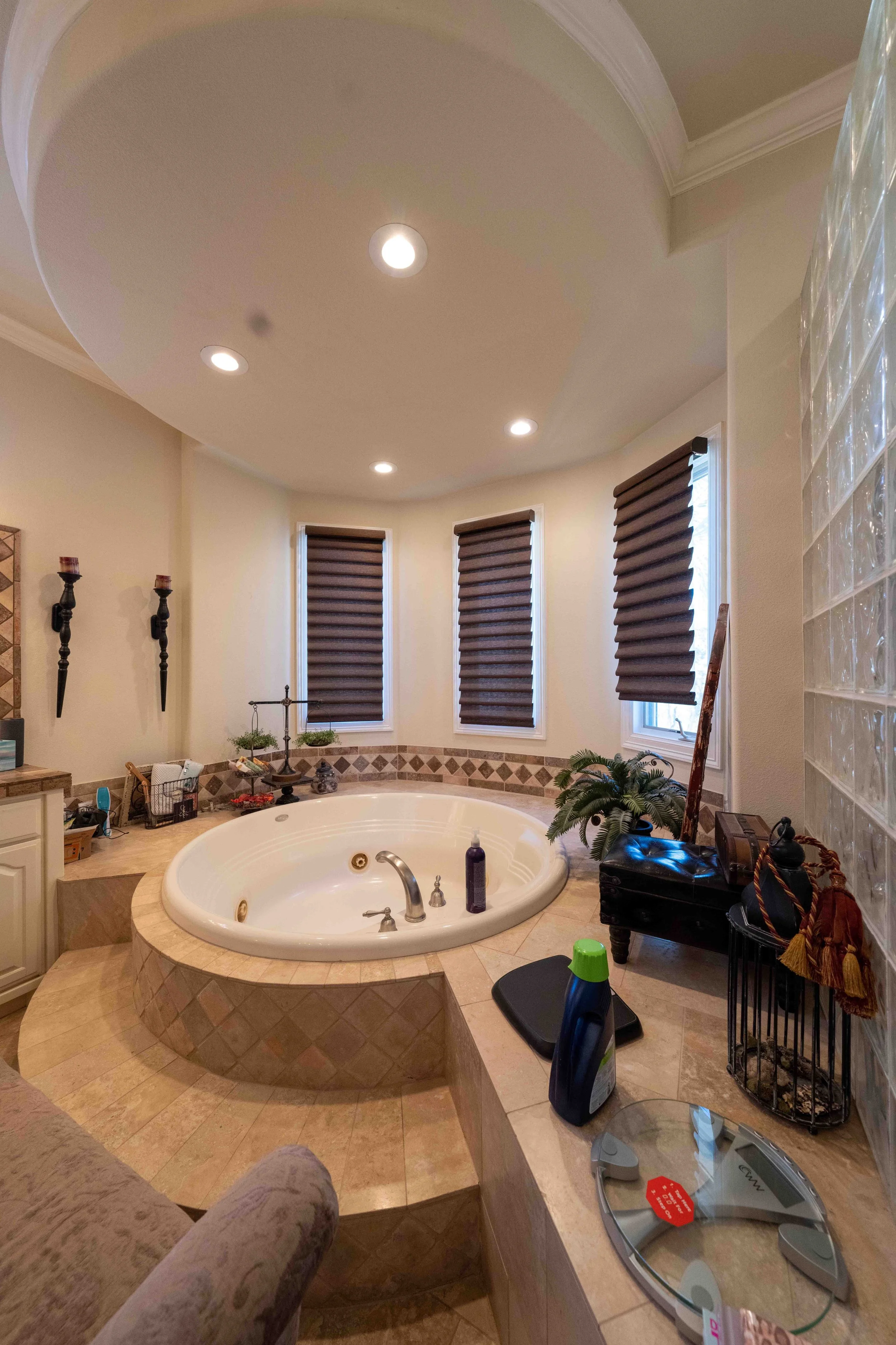 Barton - Bathtub - Before.jpg