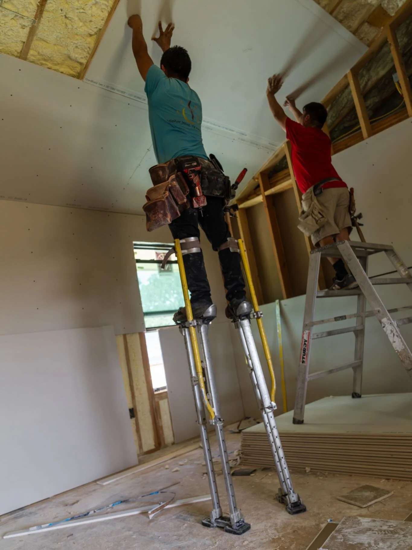 Drywall day at one of our latest projects. Many of our partners say this is the stage where they finally start to see the vision come together and the space take shape.

Also, who knew stilts were such an essential part of home renovation? 👷&zwj;♂️?