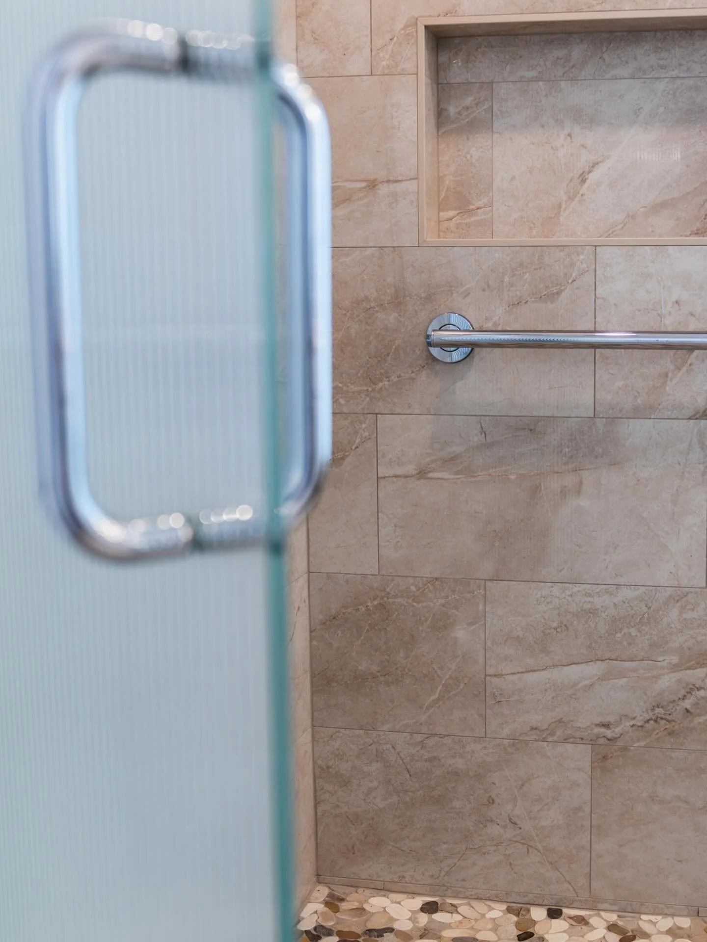 Large-format tile keeps it sleek. Mixing texture keeps it interesting.

#bathroomremodel #austintexas #showerinspiration