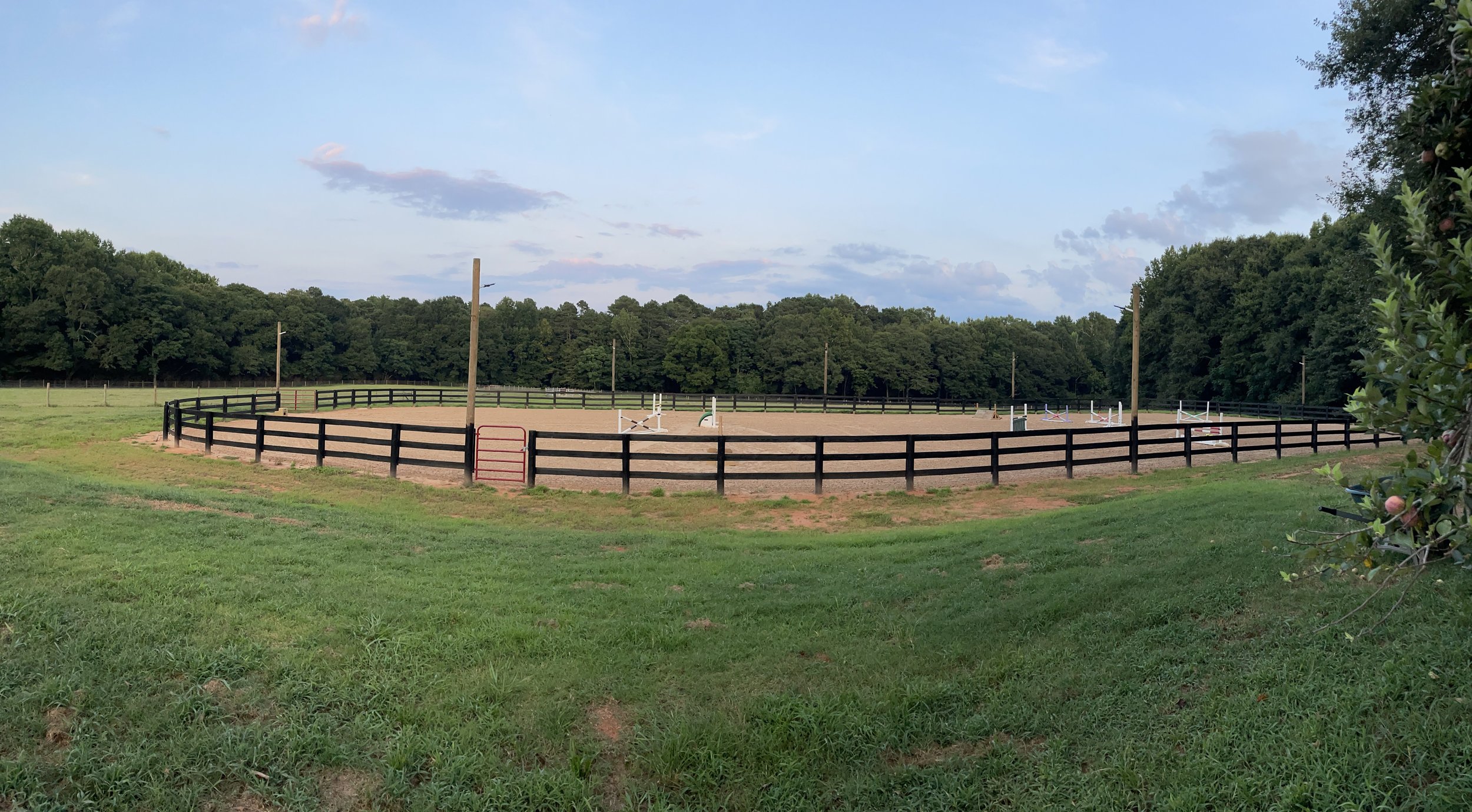 100x200 ring with full jump course