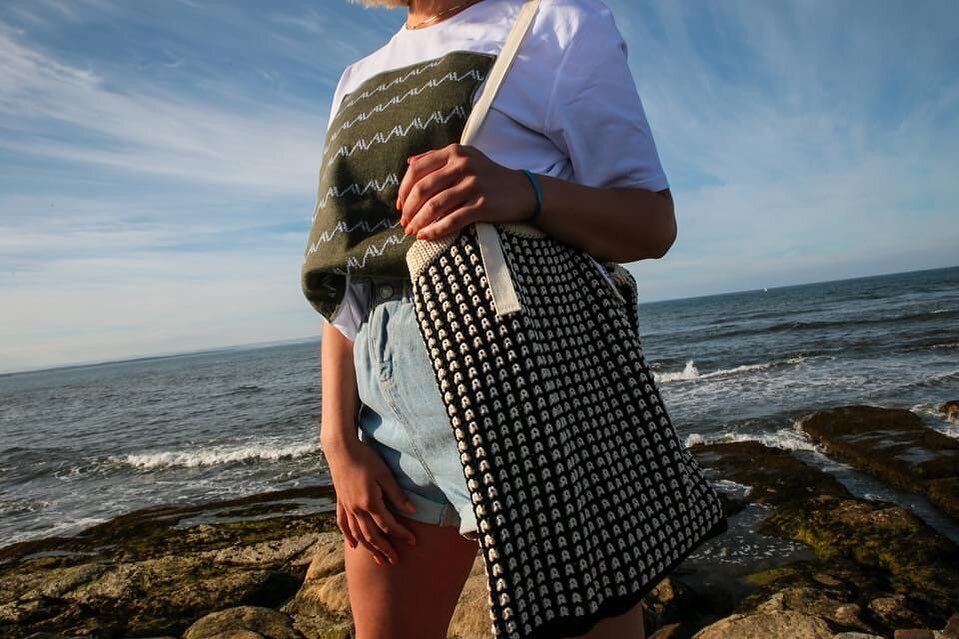 Detail n accessories @joamistudio_ @anniehosie 💋 #scottishknitwear #fashioneditorial #scottishmodels #fashionphotography #fashionphotographer #scottishsummer #thisisscotland 💝