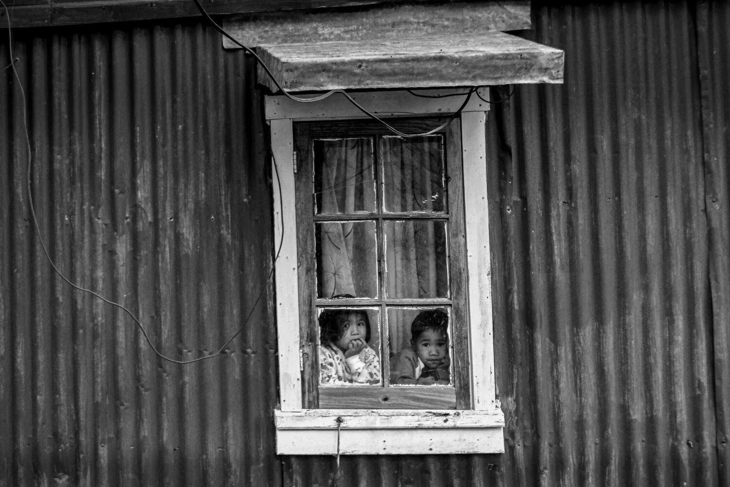 Sagada, Luzon, Philipenes - 22/12/2014  Two kids in front of the window in the town of Sagada, several kilometers south of the Tinglayan area.  