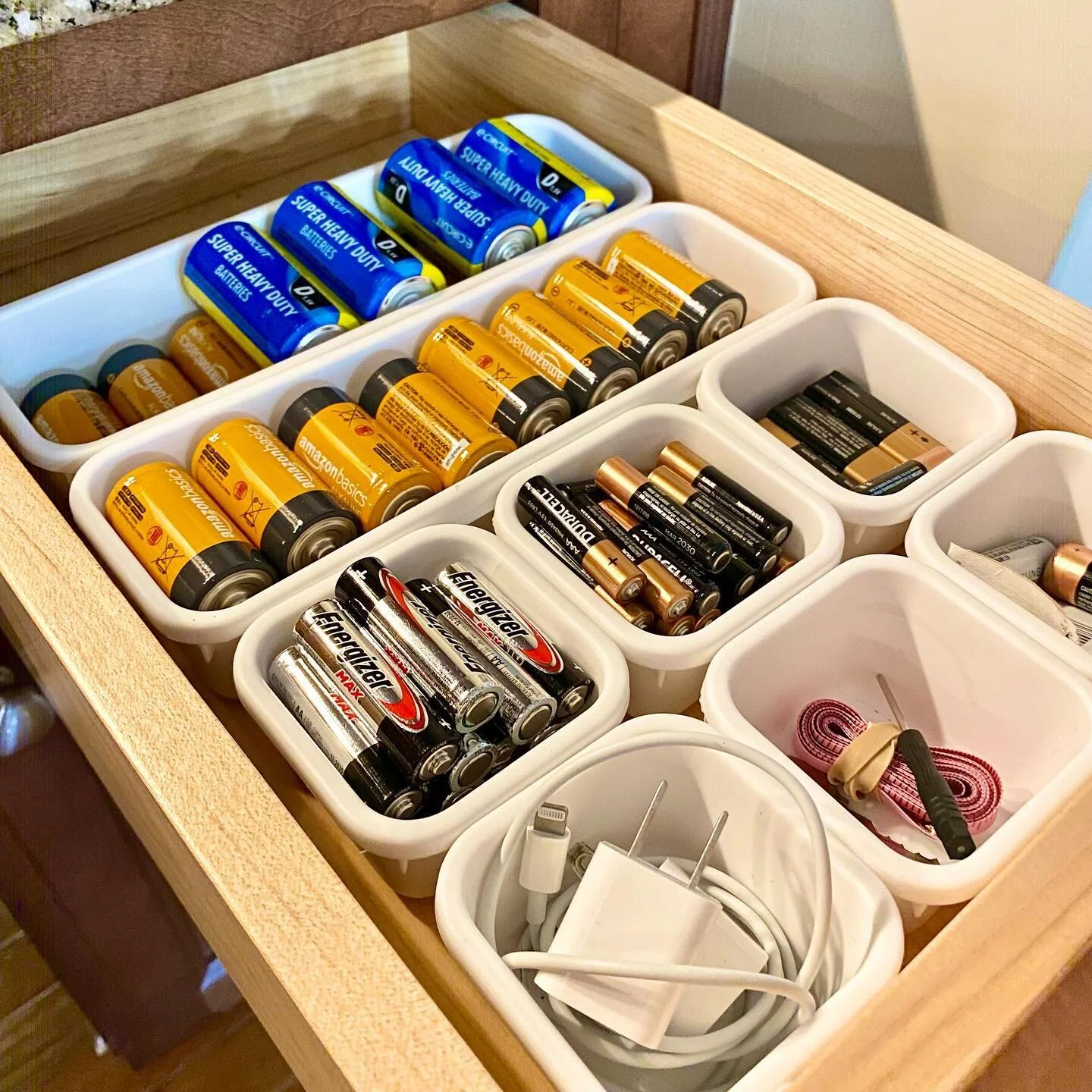 Junk drawers no more! 3 freshly organized drawers, we&rsquo;re in love. Do you have a junk drawer?
.
.
.
#organizemyspace #professionalorganizer #honeimprovement #savannahbusiness #savannahga #savannahhomes #neatfreak