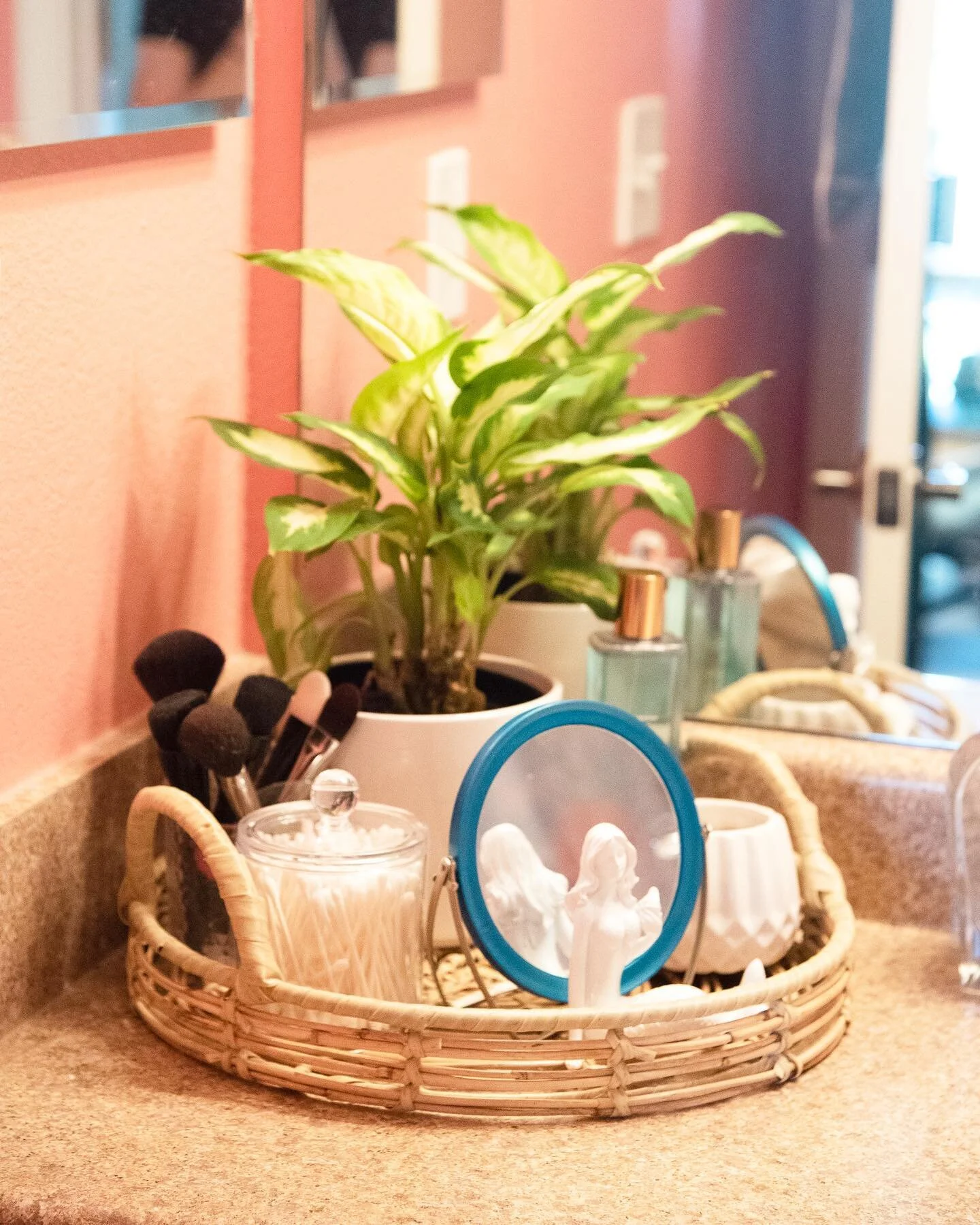 Is there anything better than your home being both beautiful and functional? You truly can have it all ✨
.
#bathroomorganization #designandfunction #bathroomdecor #coastalhome #coastaldecor #southernhomedecor #southernhome #organization #organizemyli