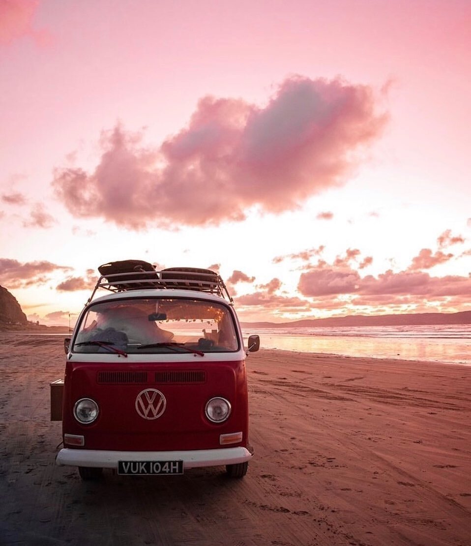 Summat that Paulo Coelho said about beautiful sunsets needing cloudy skies&hellip;..that!

#peterpancampervan #vwcamper #vanlife #vanlifeuk #vanlifeireland #vanlifediaries #vanlifemovement #vanlifeadventures #roadtrip #lifeontheroad #campervan #campe