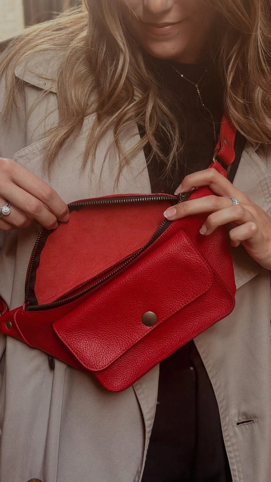 Sac banane en cuir rouge