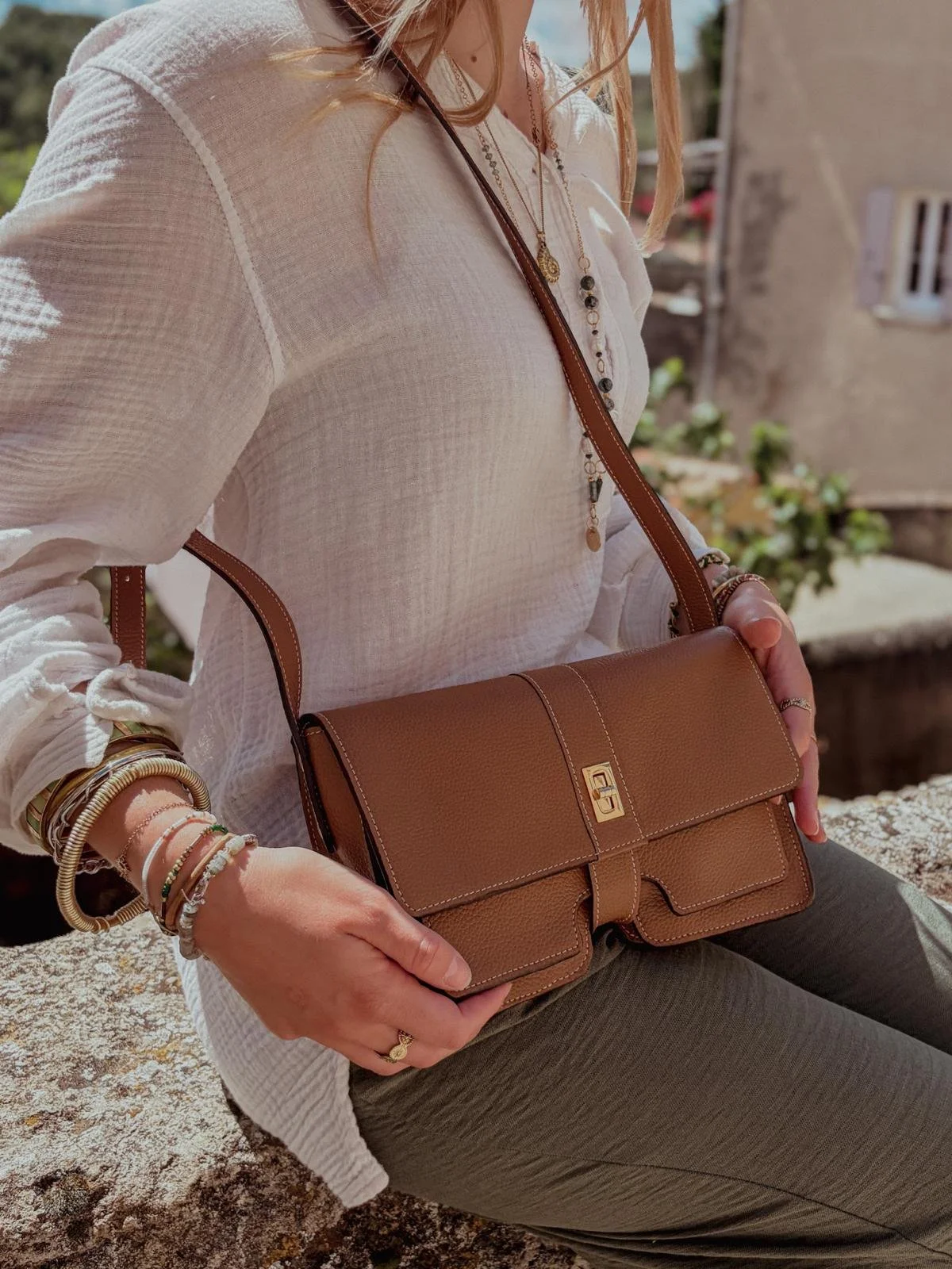 Sac français en cuir marron camel