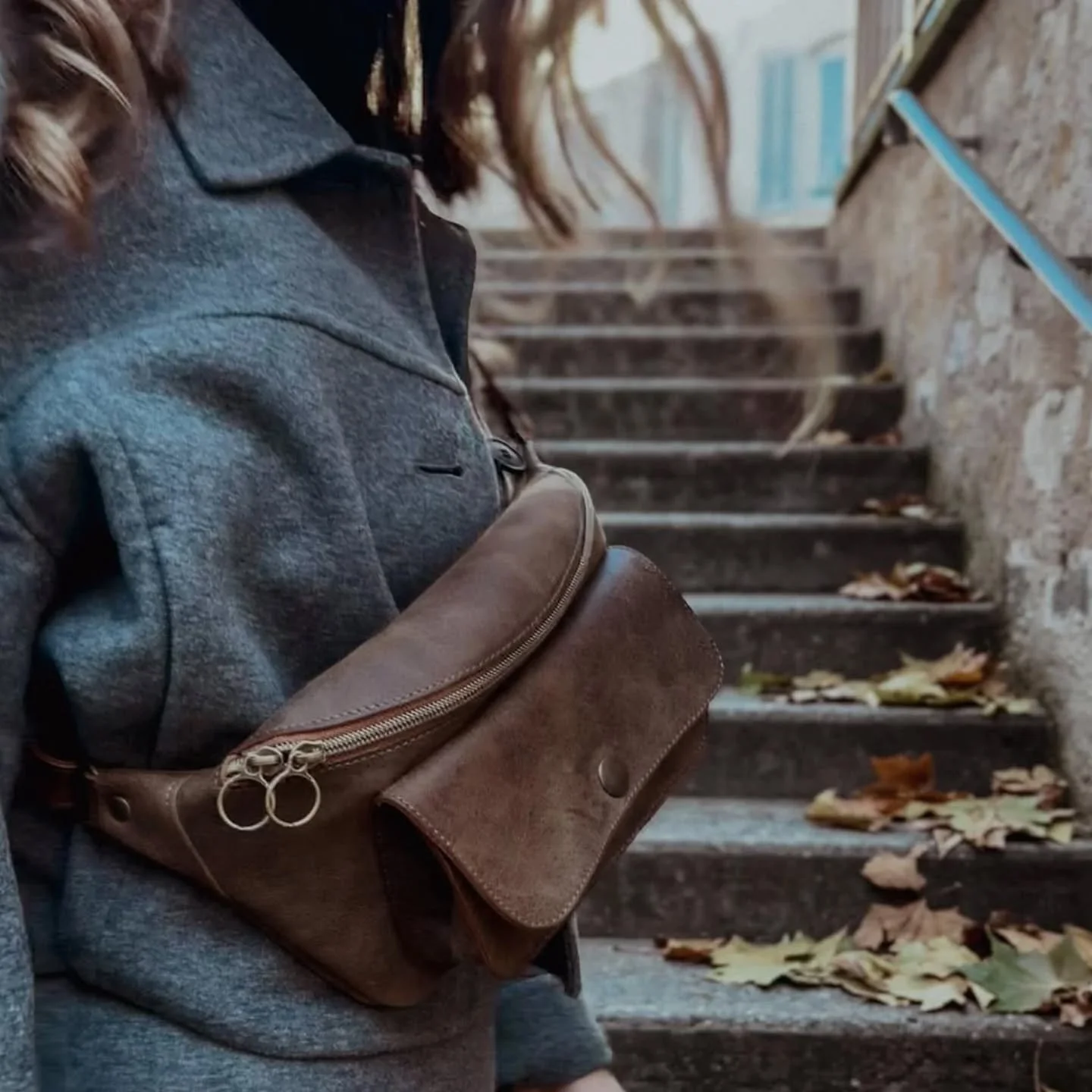 Notre collection 'Marine' accueille un nouveau cuir : un sublime cuir d'ovins fran&ccedil;ais, en tannage v&eacute;g&eacute;tal, pour un rendu authentique et vintage 🤎 &Agrave; d&eacute;couvrir d&egrave;s maintenant sur notre site internet et &agrav