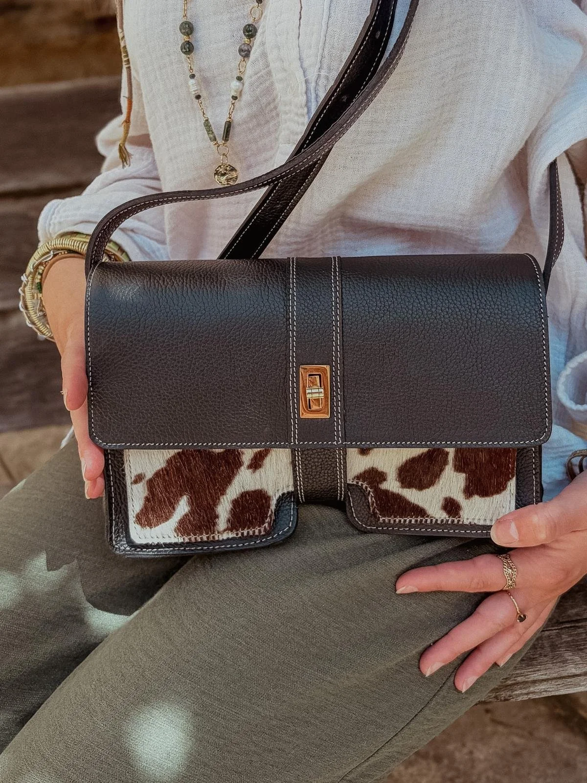 Sac en cuir noir et style vachette